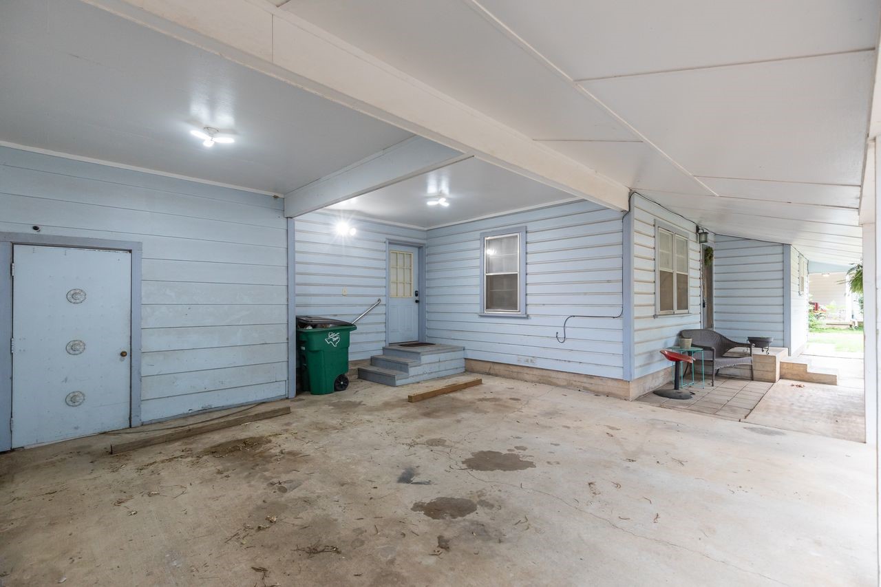 513 Reeves Street Clyde TX 79510