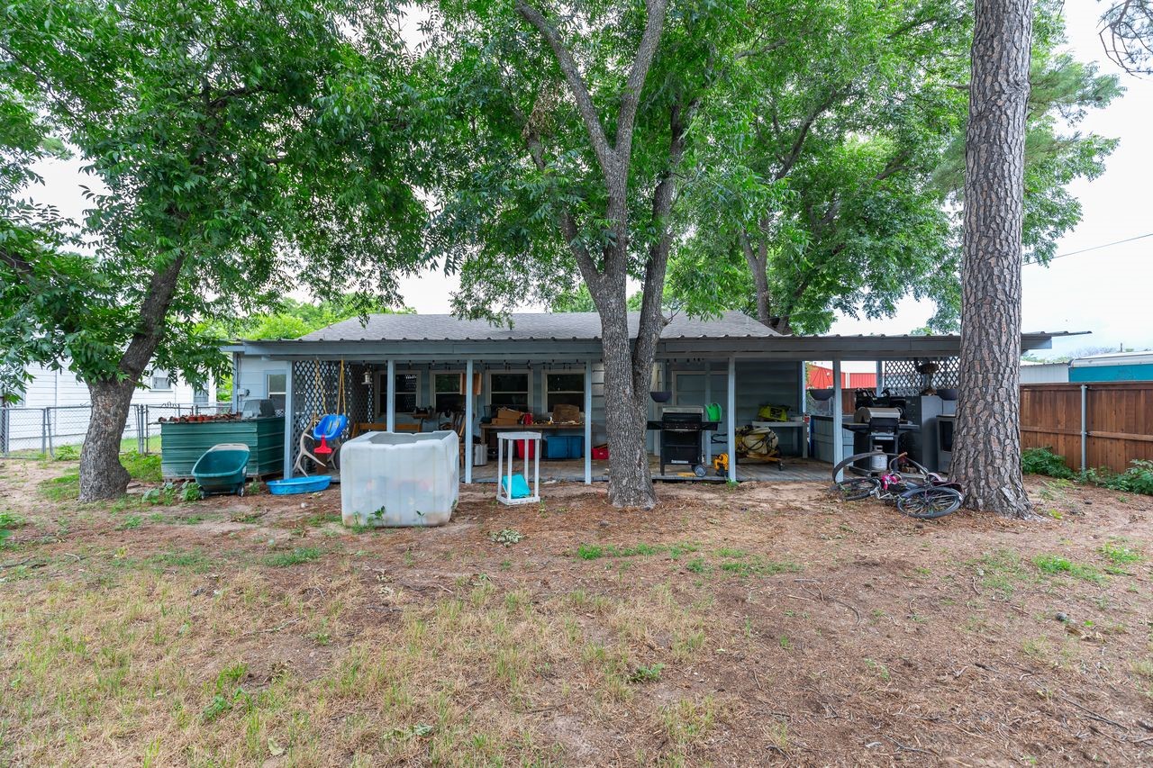 513 Reeves Street Clyde TX 79510