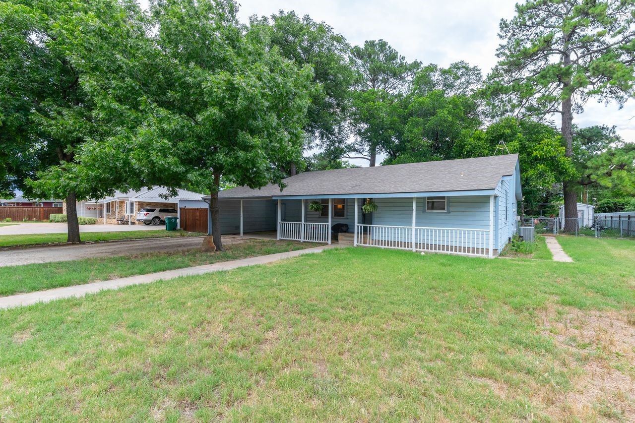 513 Reeves Street Clyde TX 79510