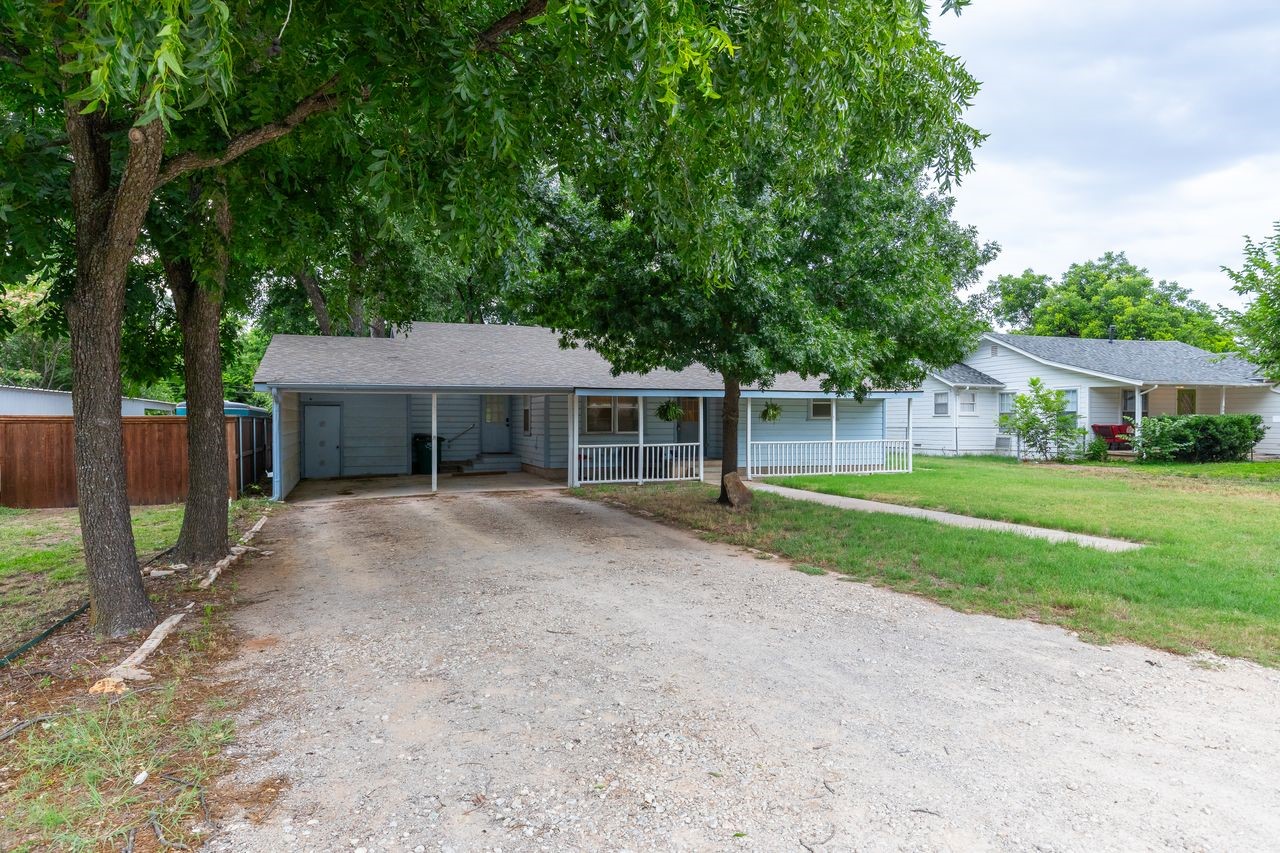 513 Reeves Street Clyde TX 79510