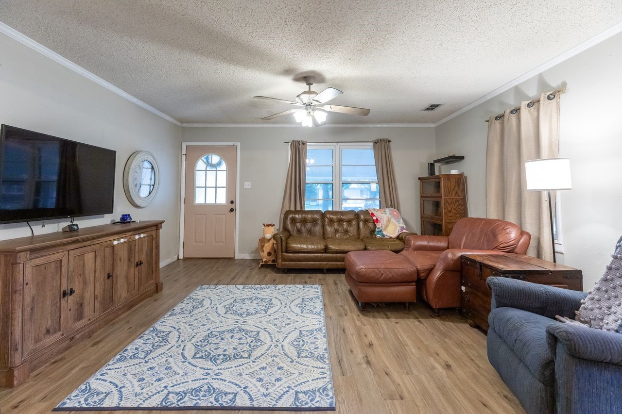 513 Reeves Street Clyde TX 79510
