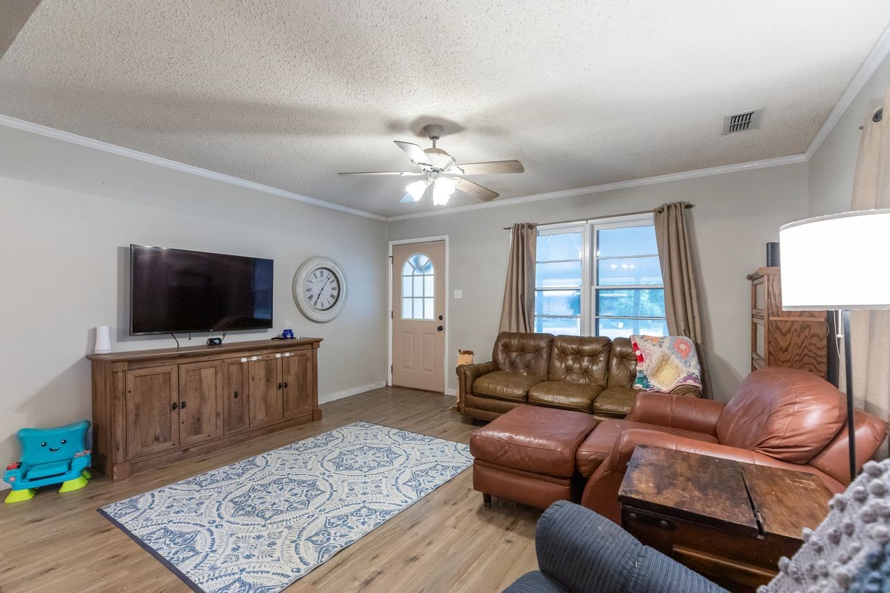 513 Reeves Street Clyde TX 79510