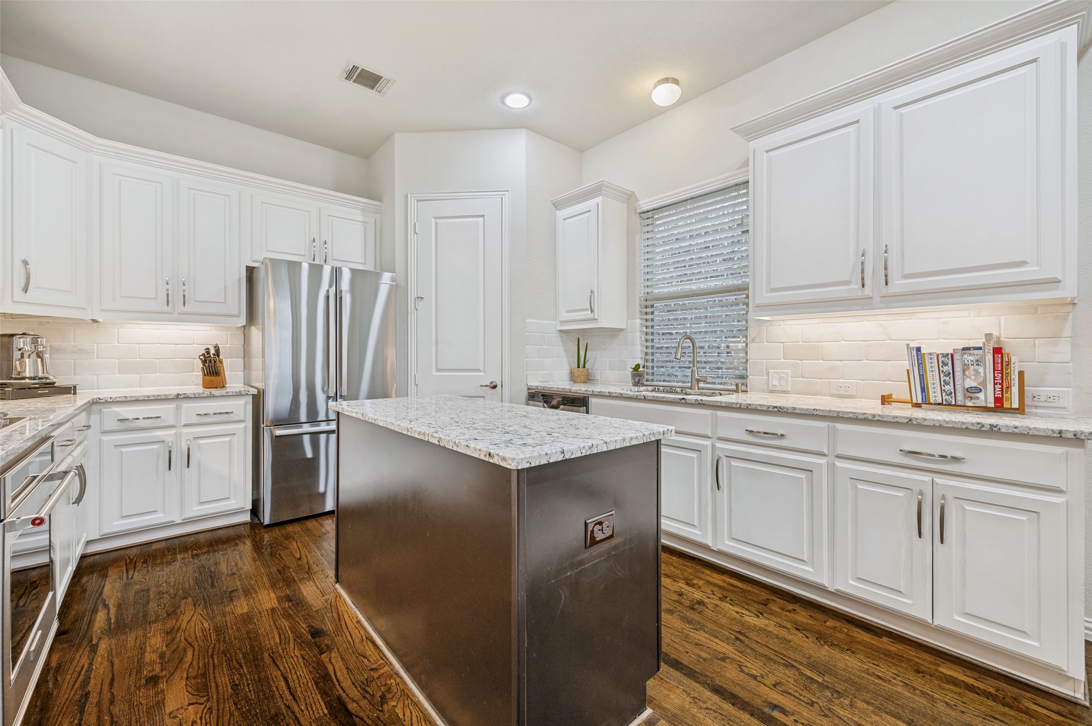 2841 Edinburgh Carrollton TX 75006