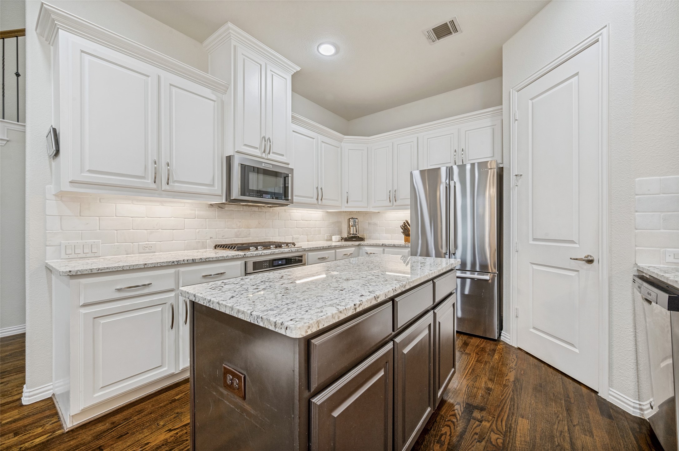 2841 Edinburgh Carrollton TX 75006