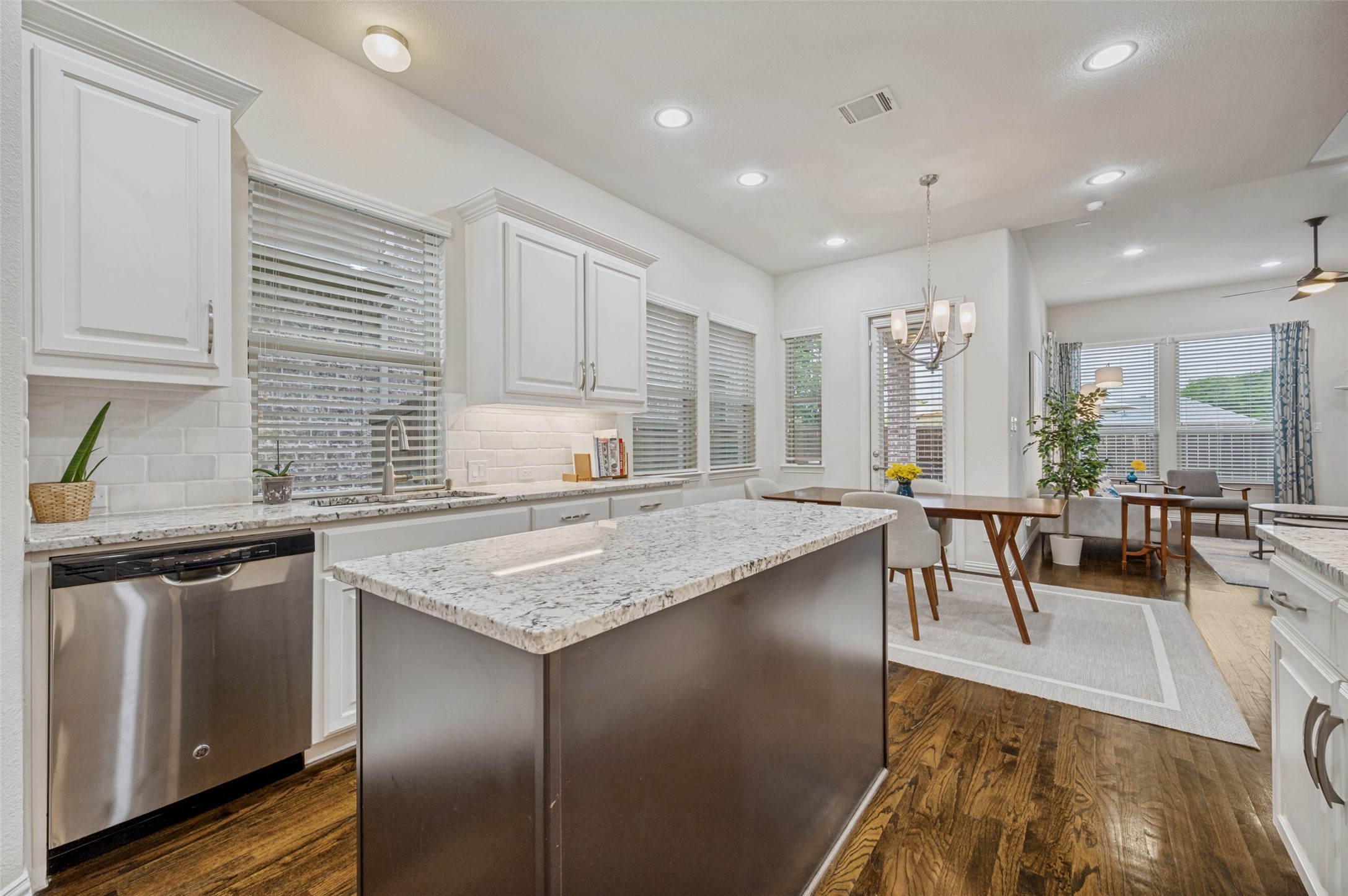 2841 Edinburgh Carrollton TX 75006