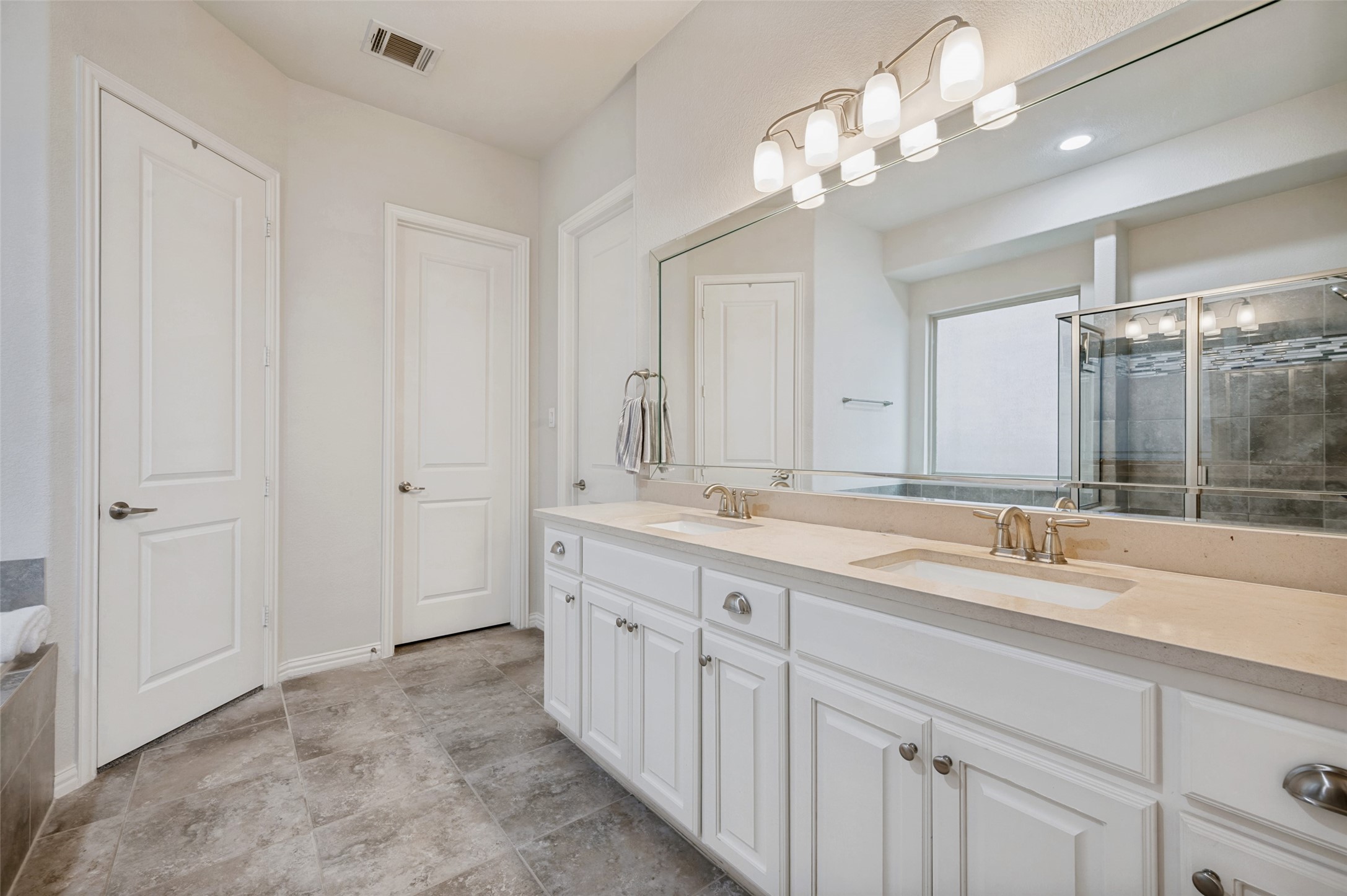 2841 Edinburgh Carrollton TX 75006
