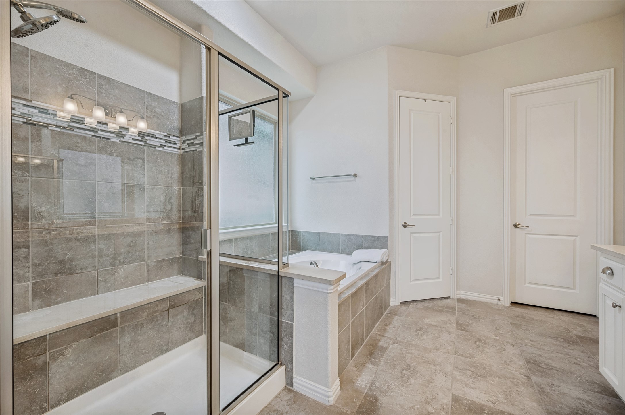 2841 Edinburgh Carrollton TX 75006