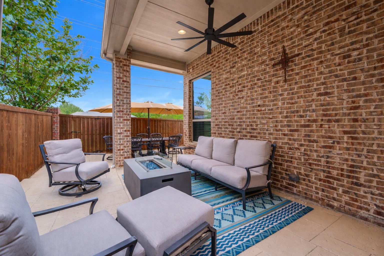 2841 Edinburgh Carrollton TX 75006