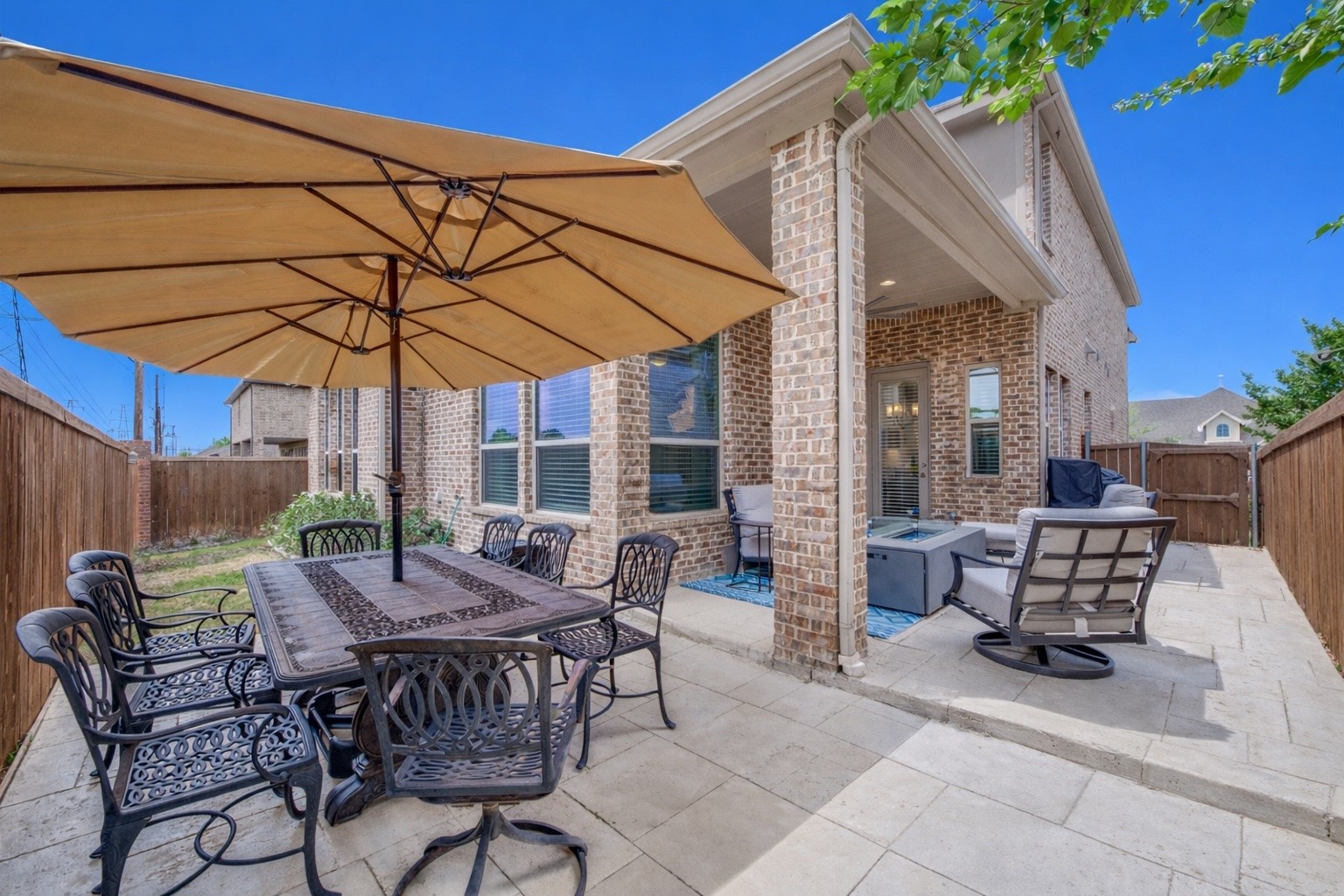 2841 Edinburgh Carrollton TX 75006