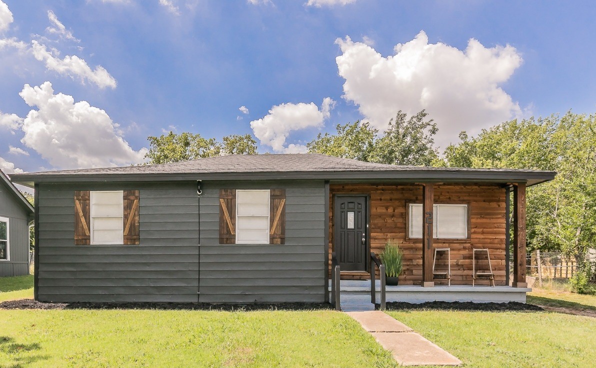 211 W Poplar Street Celina TX 75009