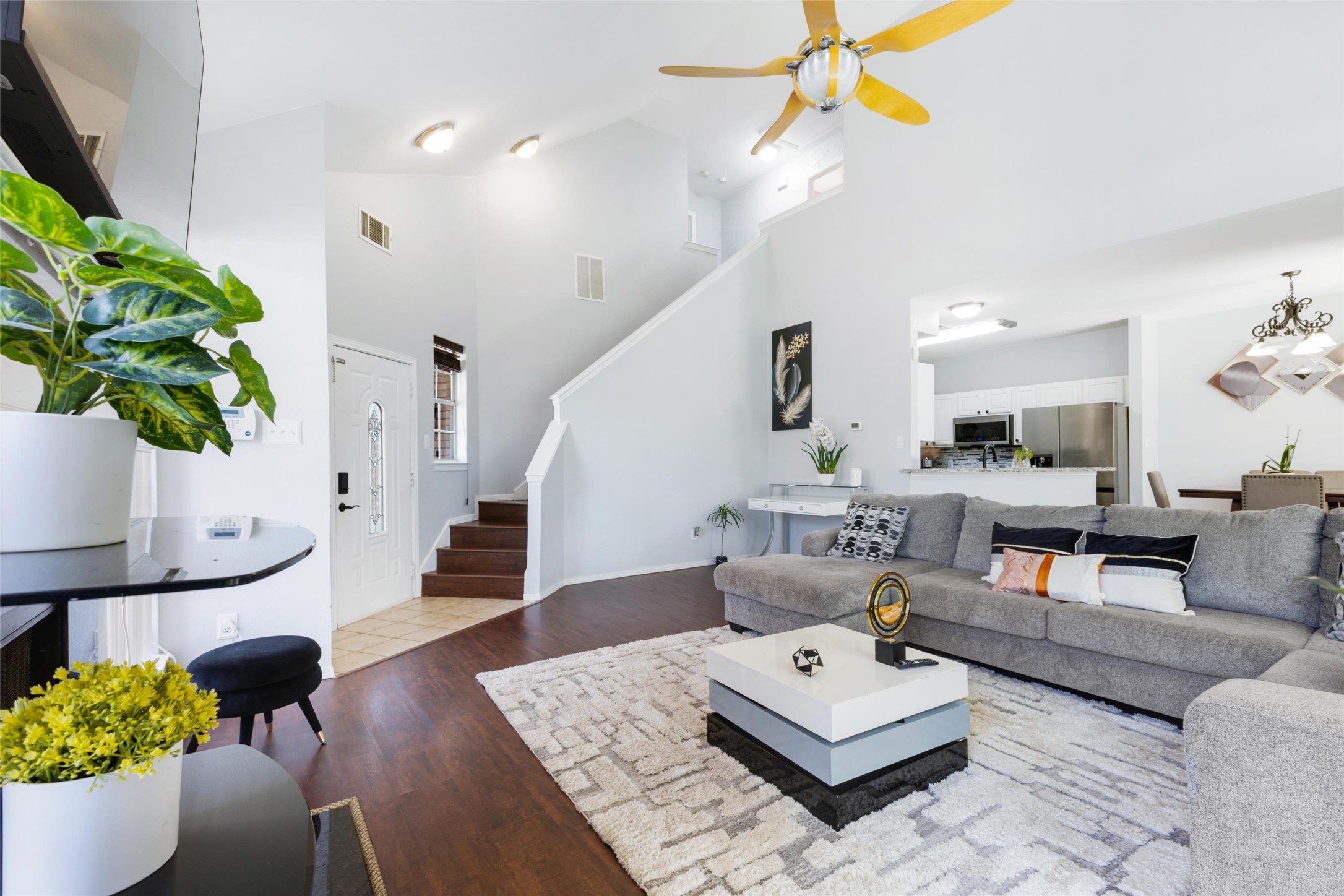 1031 Park Avenue Carrollton TX 75006