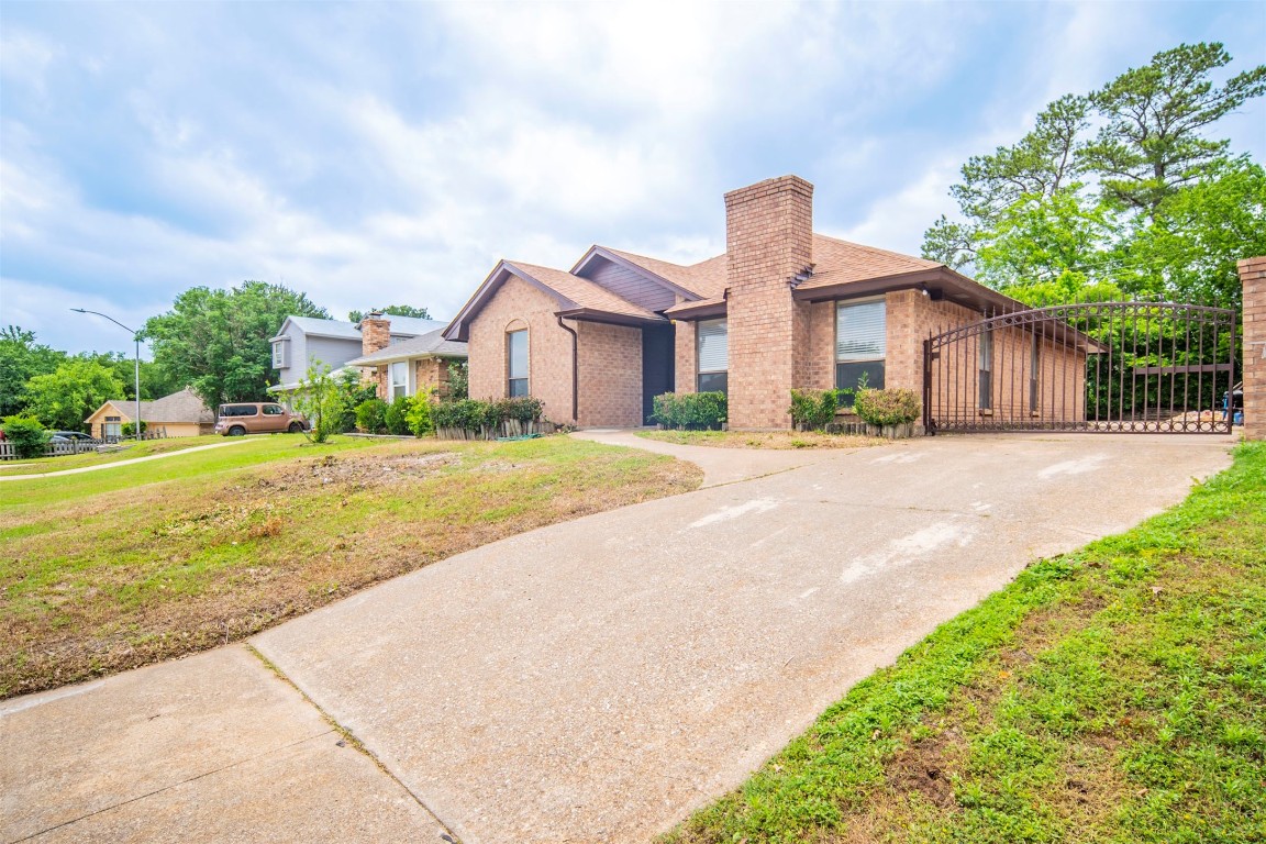1536 Hollowbrook Court Fort Worth TX 76103