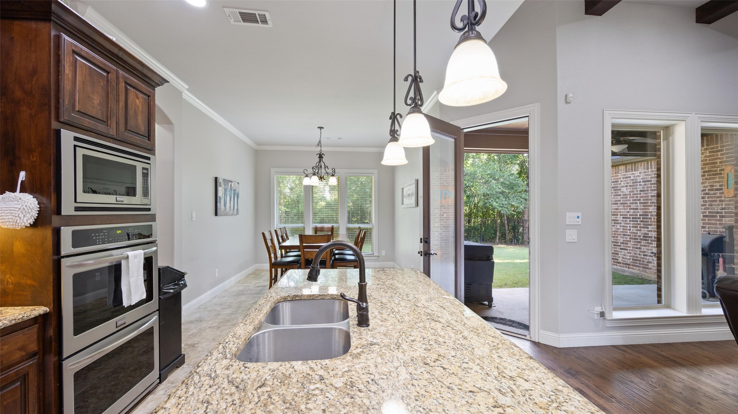 511 Oak Forest Court Kennedale TX 76060