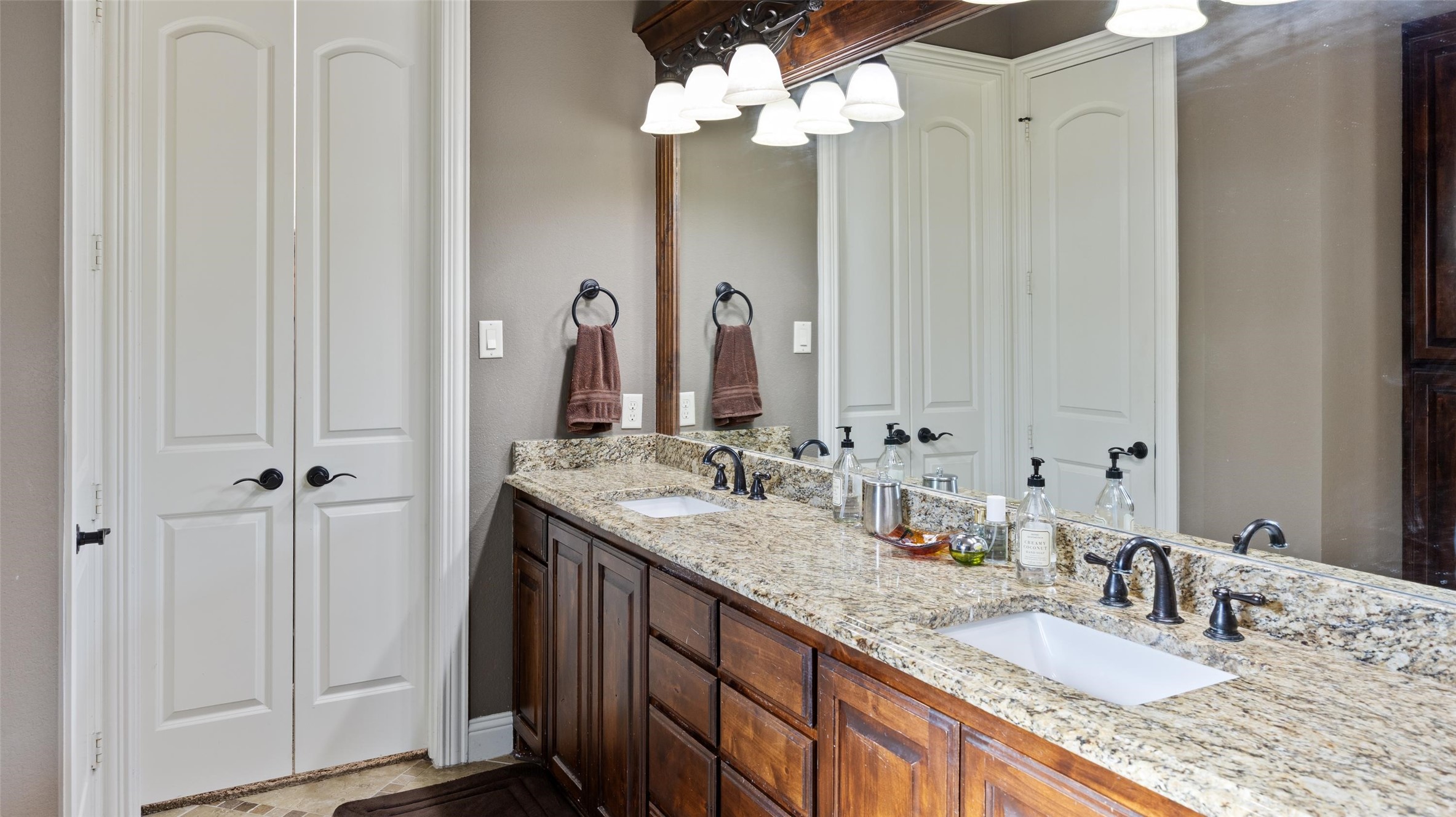 511 Oak Forest Court Kennedale TX 76060