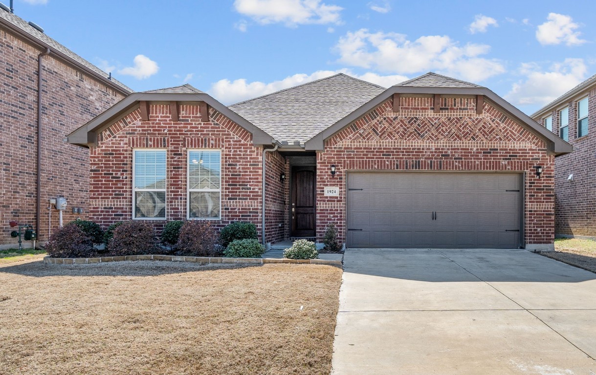1924 Alton Way Aubrey TX 76227