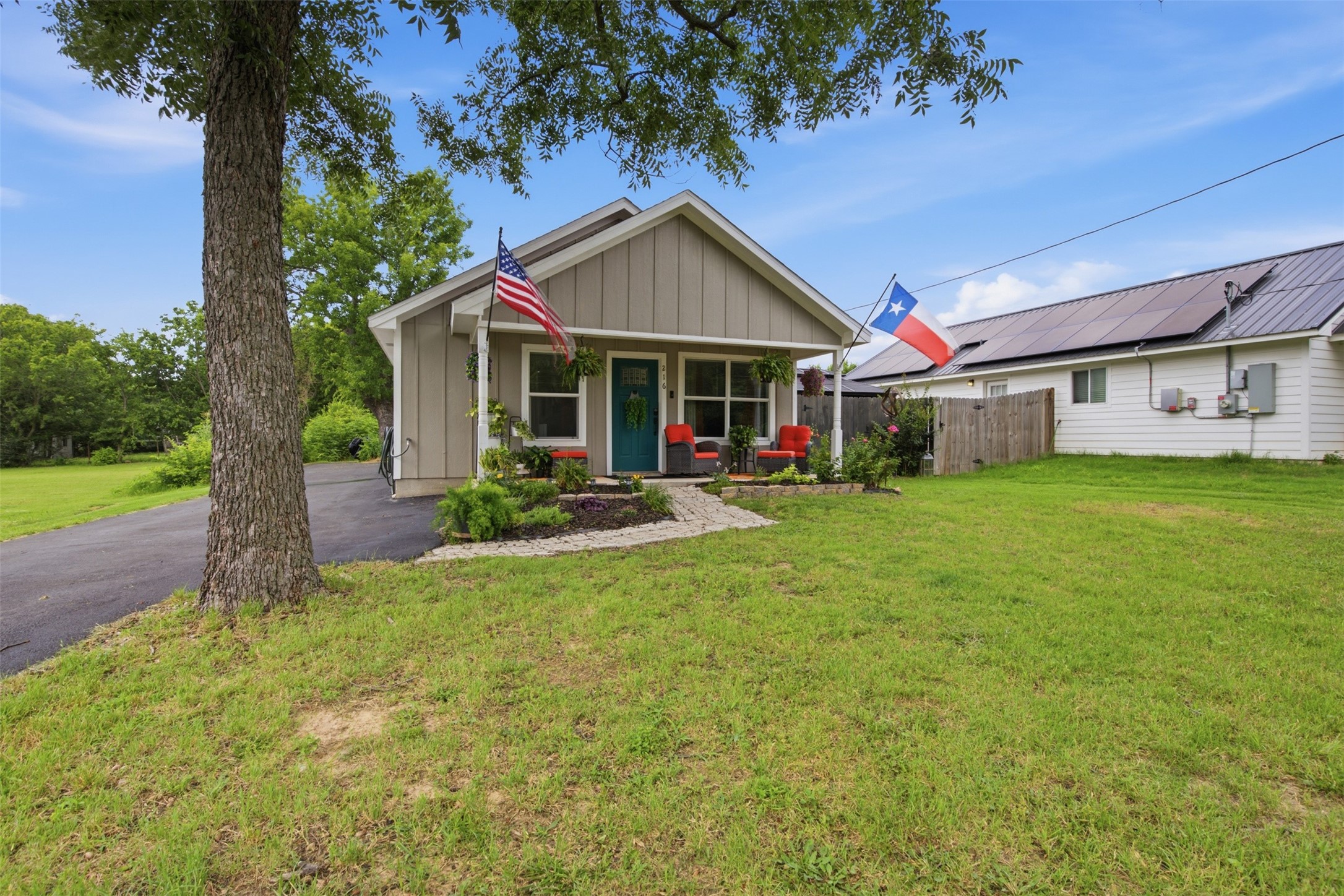 216 E Clay Street Bowie TX 76230