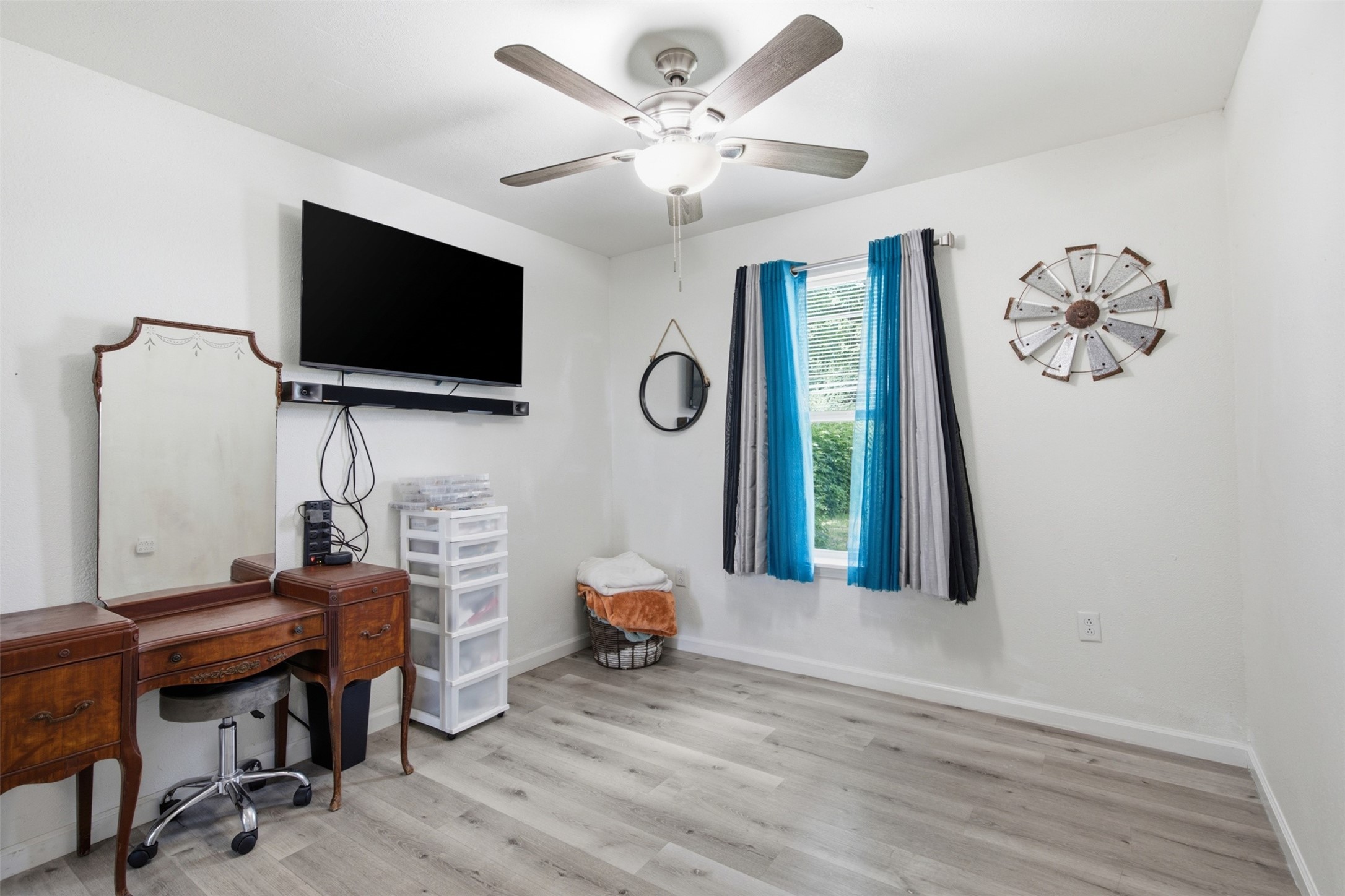 216 E Clay Street Bowie TX 76230