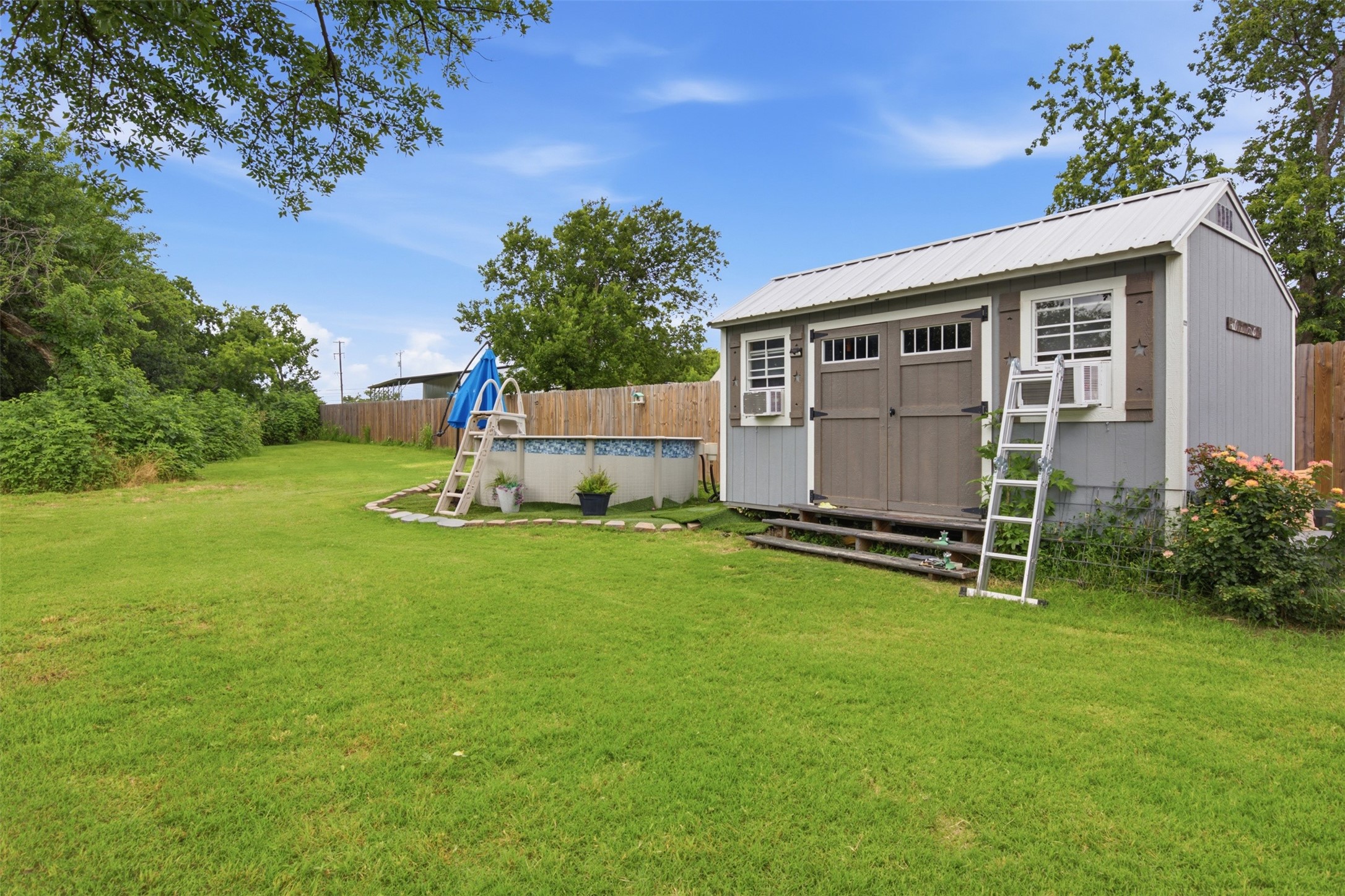 216 E Clay Street Bowie TX 76230