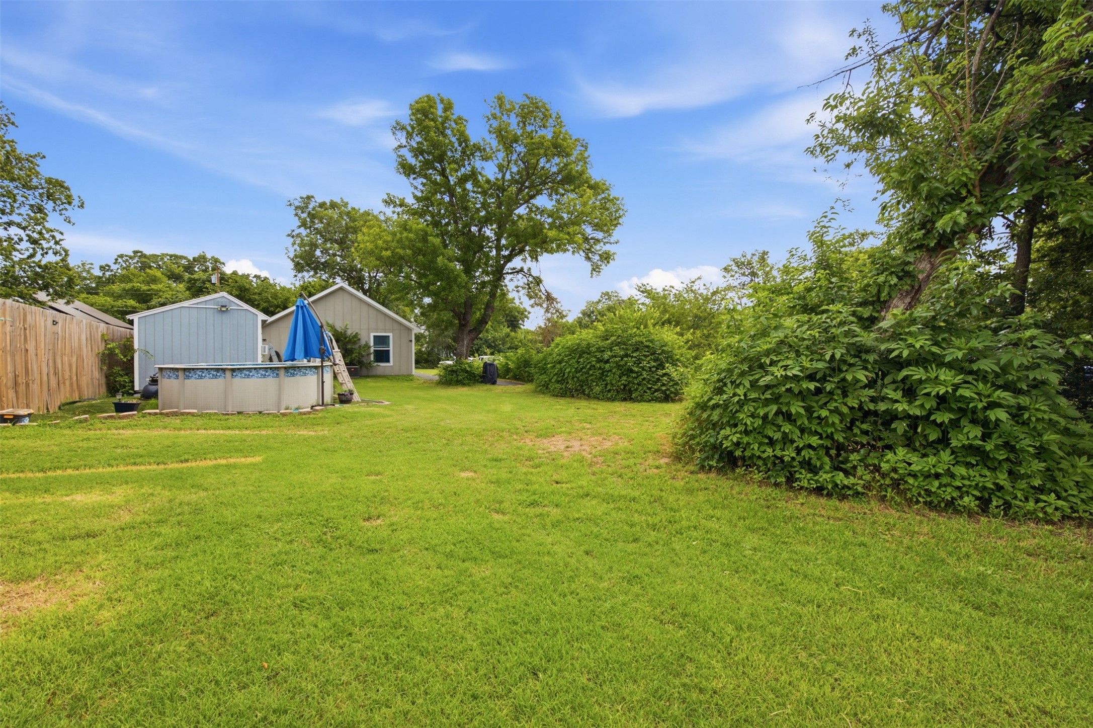 216 E Clay Street Bowie TX 76230