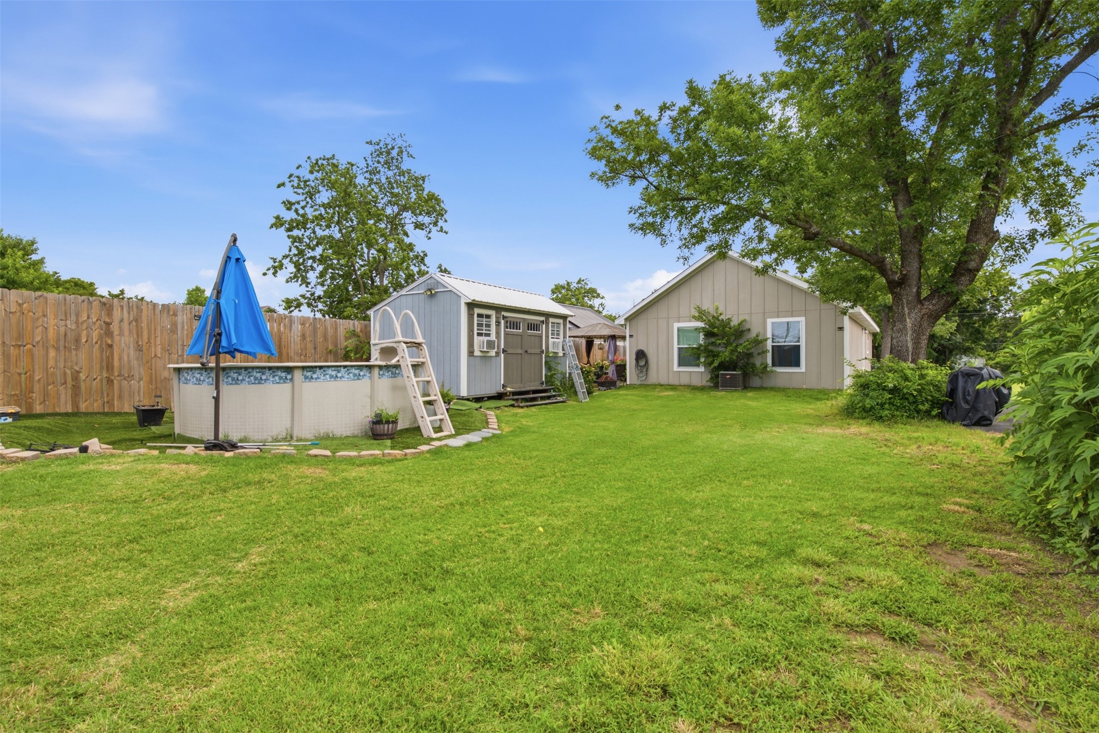 216 E Clay Street Bowie TX 76230