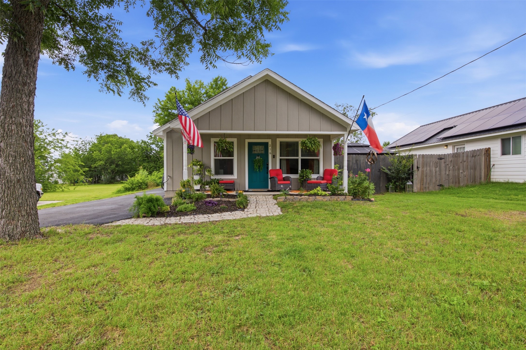 216 E Clay Street Bowie TX 76230