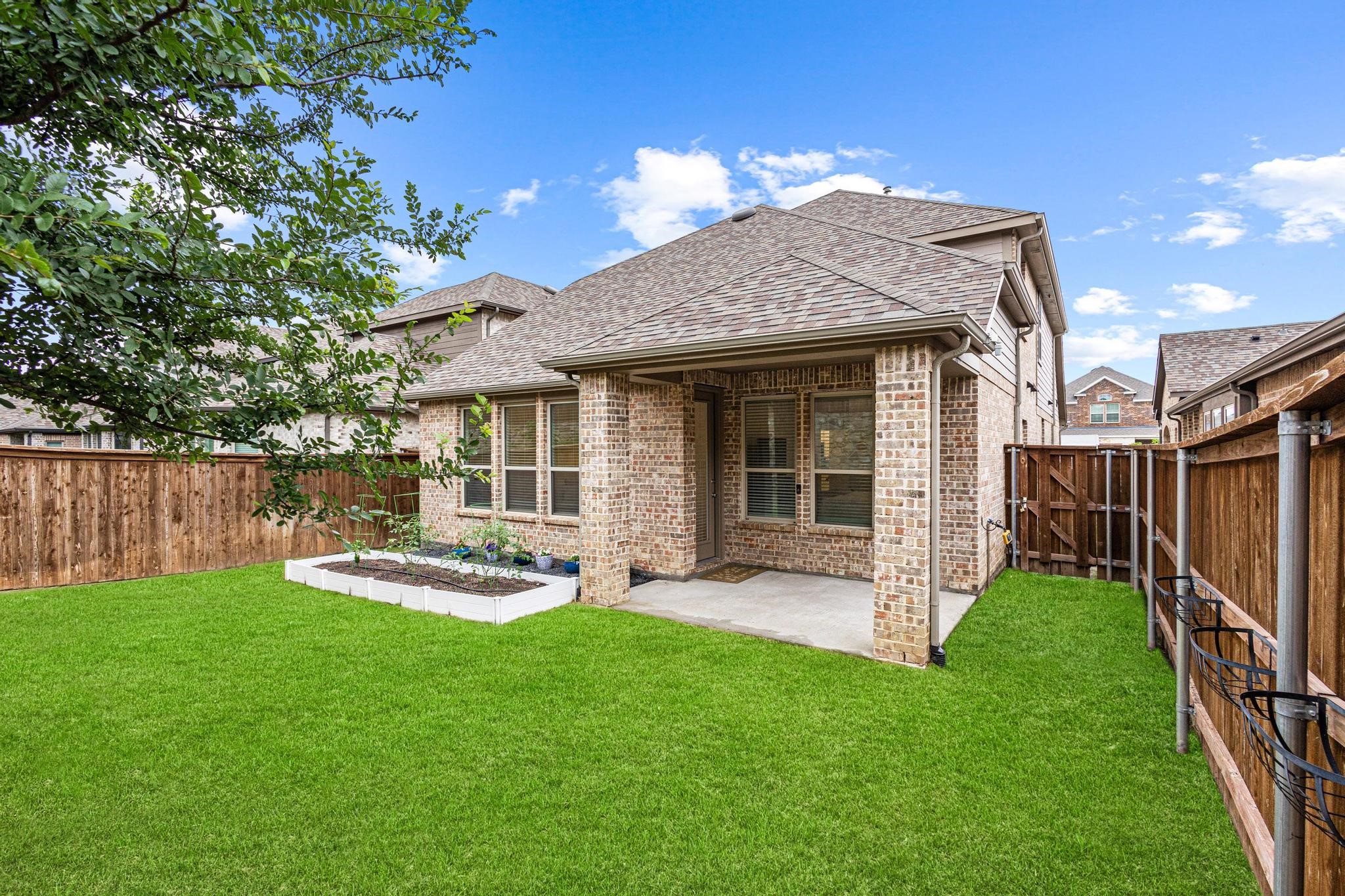 3952 Oak Creek Circle Denison TX 75020
