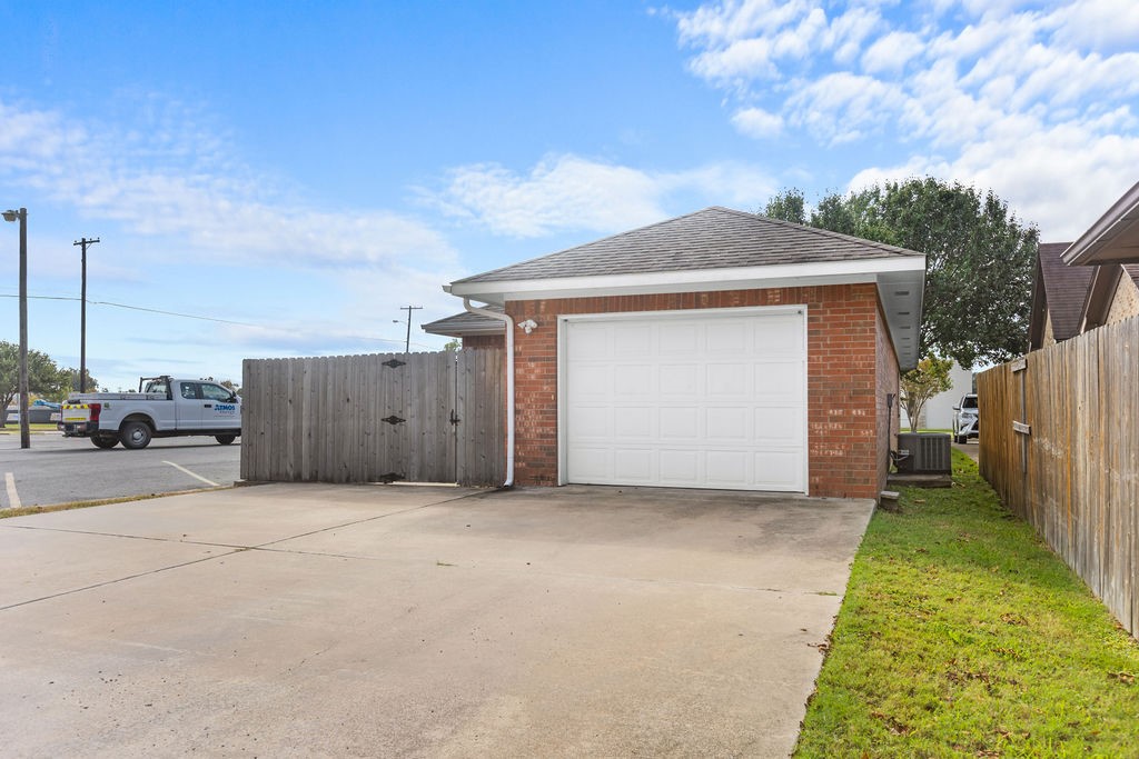 811 W Woodard Street Denison TX 75020