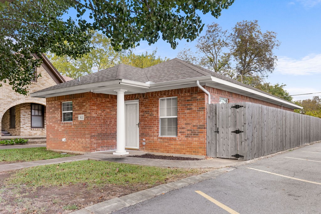 811 W Woodard Street Denison TX 75020