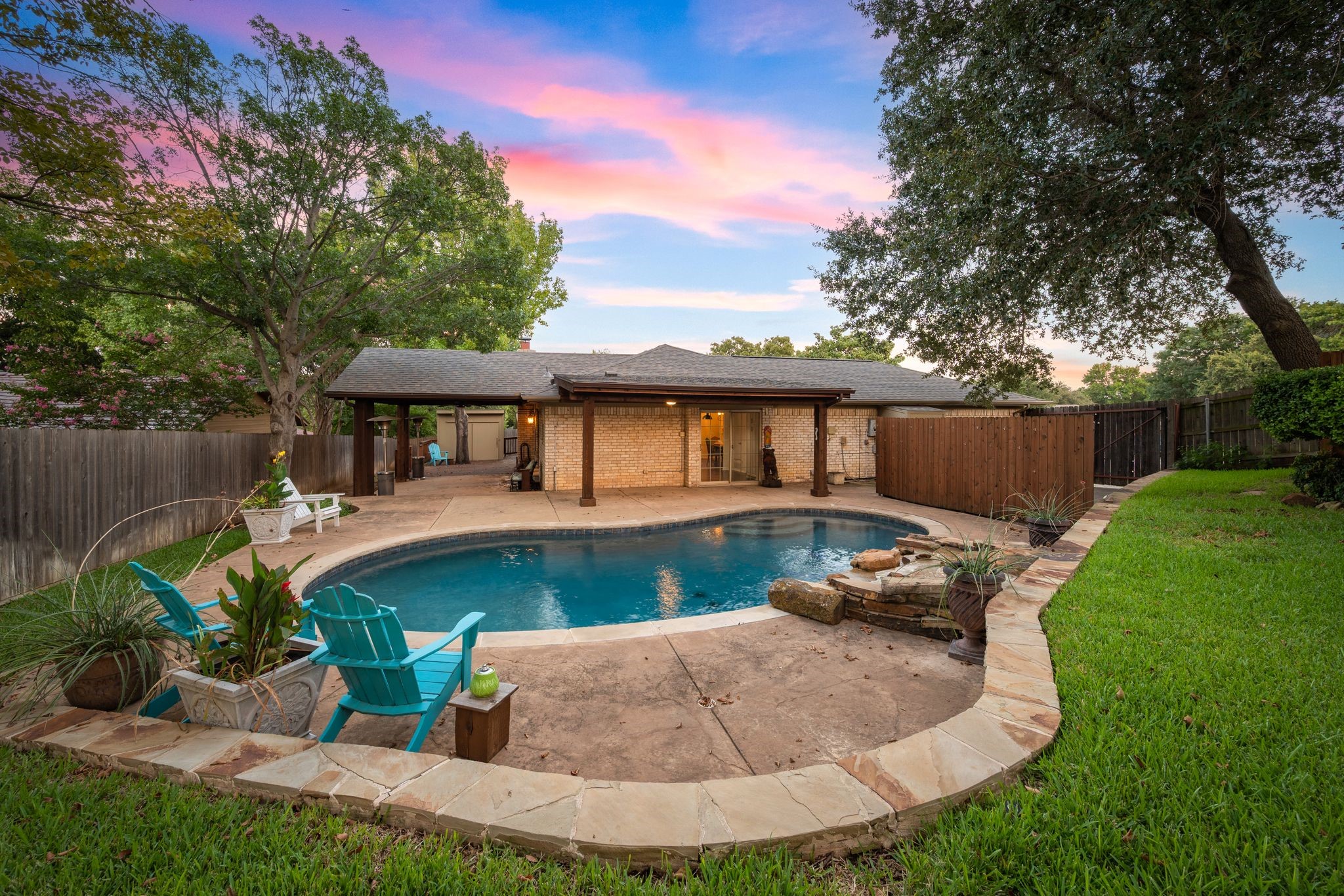 902 Elmwood Court Euless TX 76039