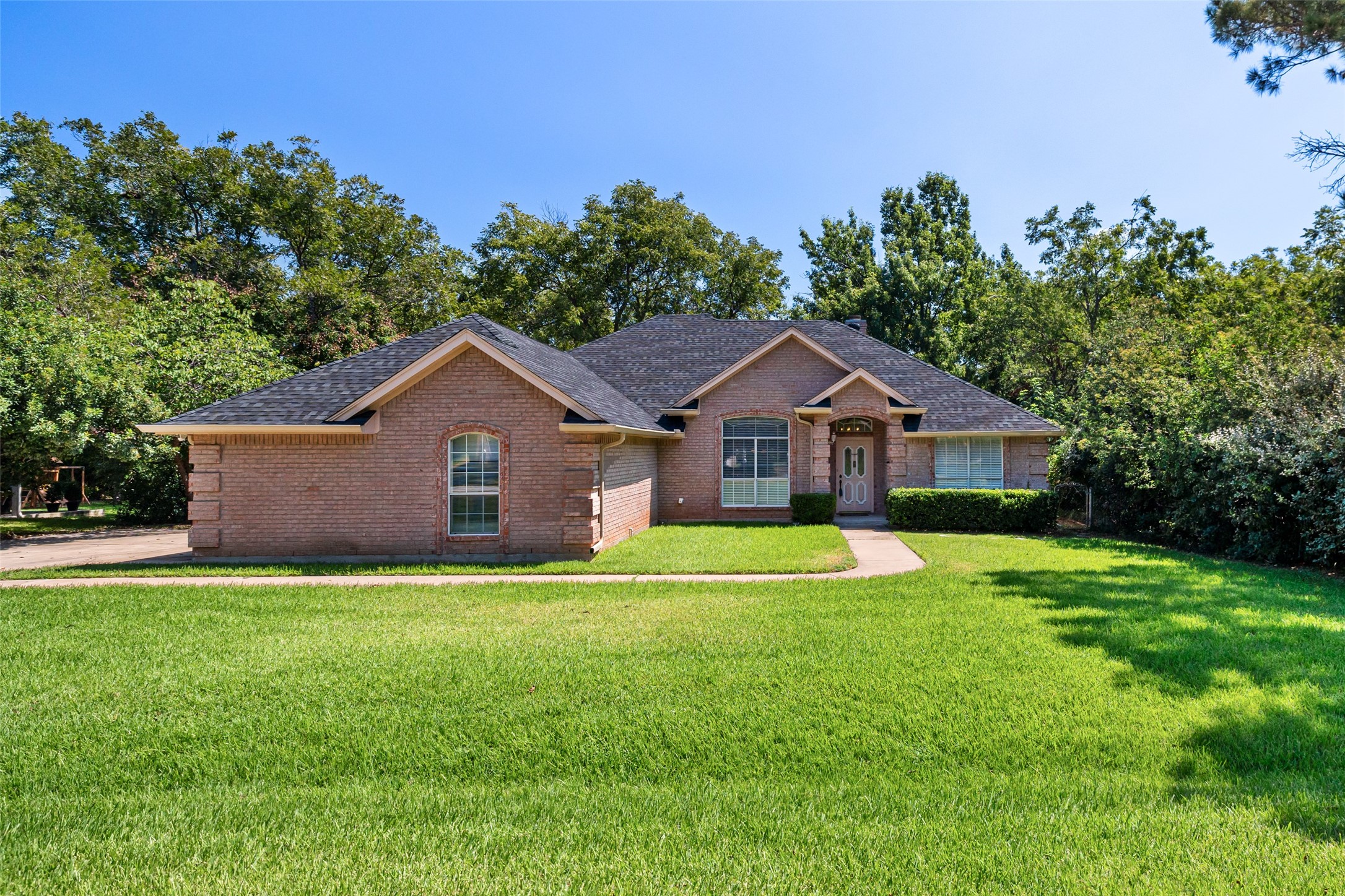 8911 Magnolia Vale Drive Granbury TX 76049