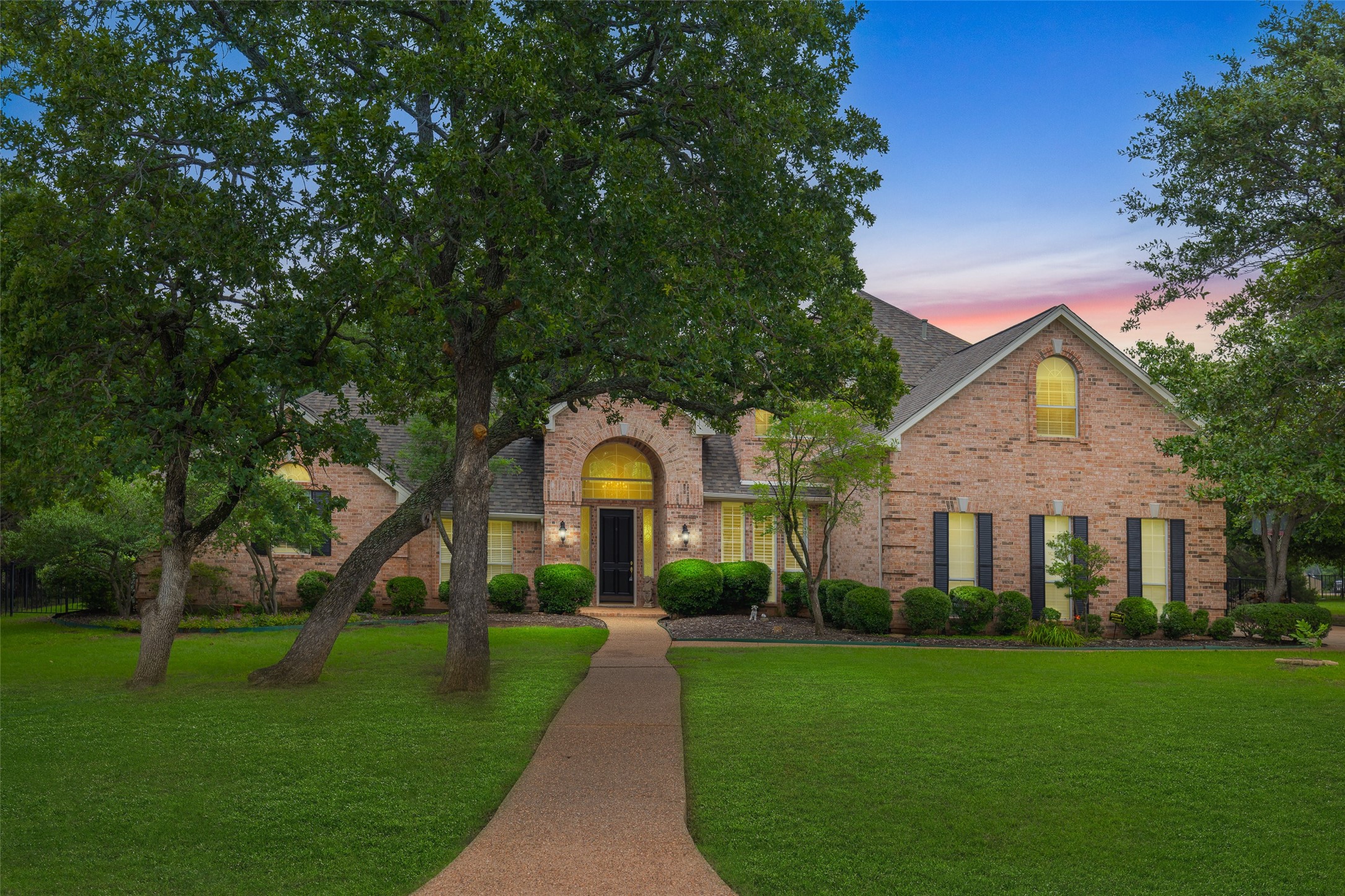 150 Twin Lakes Drive Double Oak TX 75077