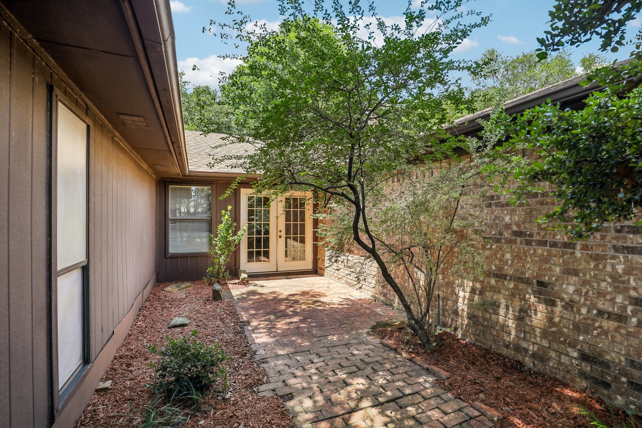 113 E Bancroft Drive Garland TX 75040