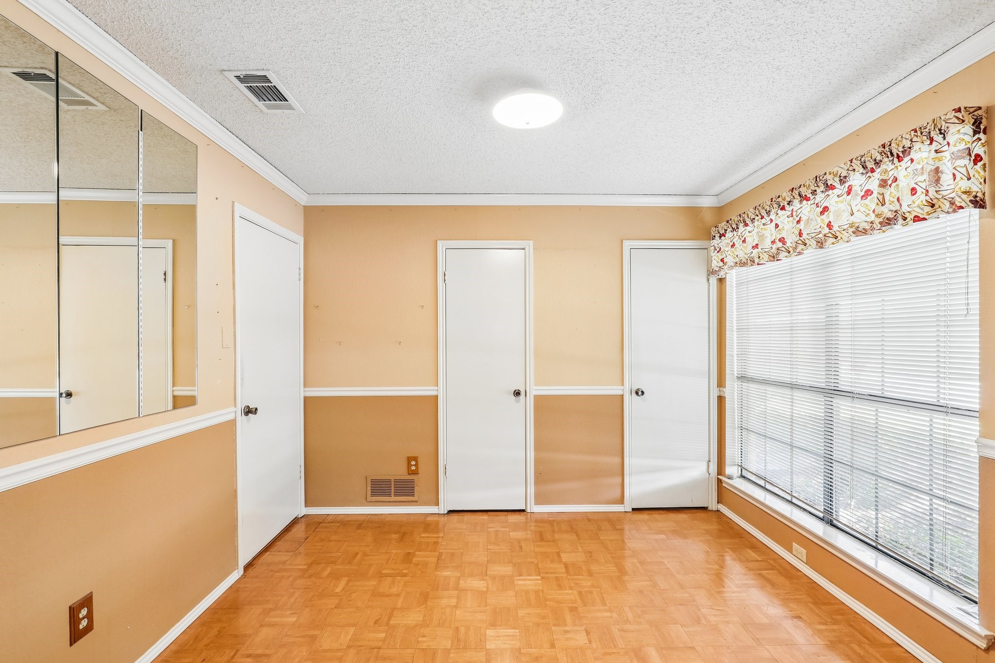 113 E Bancroft Drive Garland TX 75040