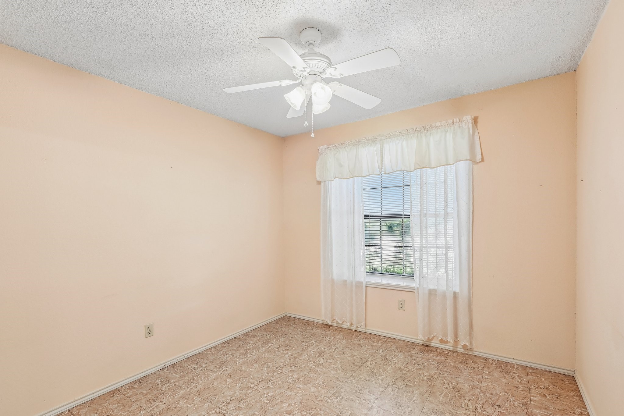 113 E Bancroft Drive Garland TX 75040