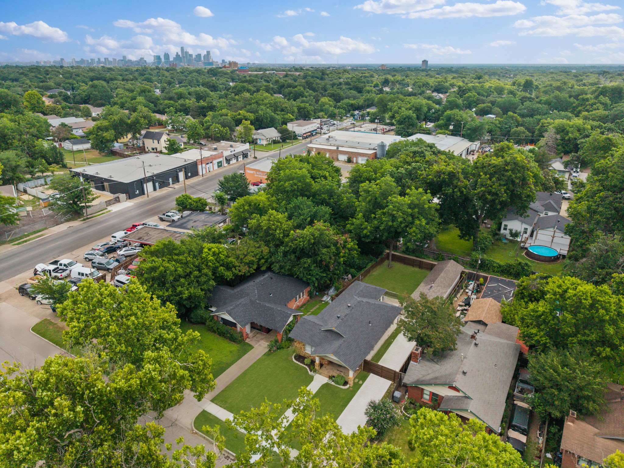 1116 S Montreal Avenue Dallas TX 75208
