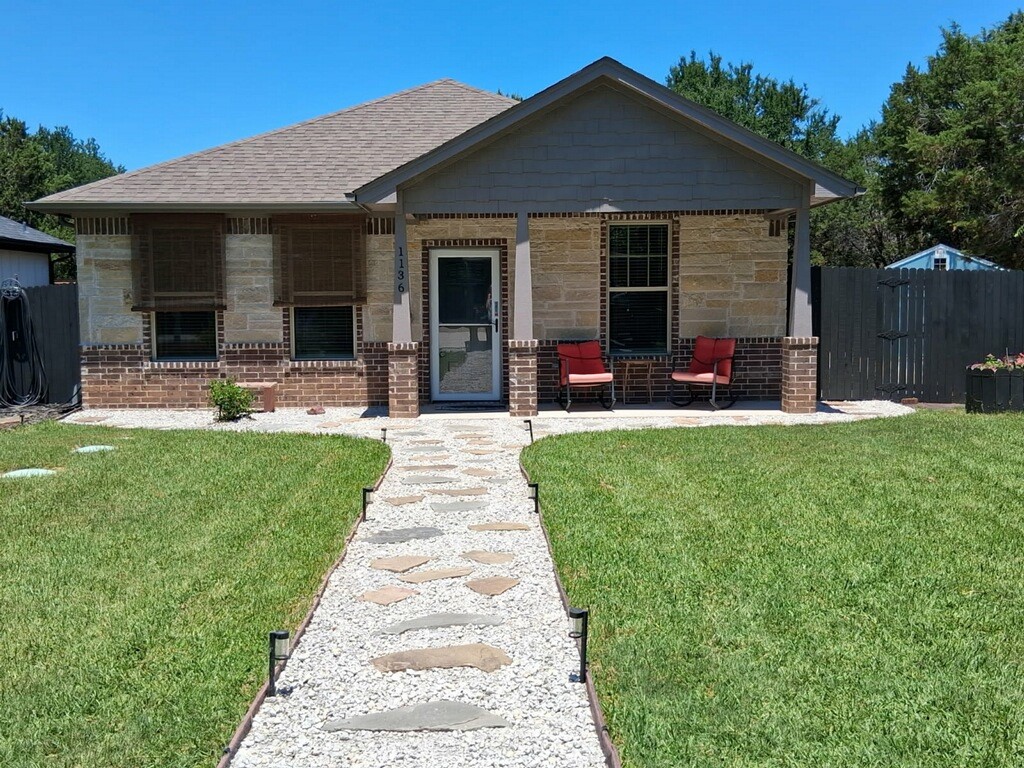 1136 Ridgeview Circle Granbury TX 76048
