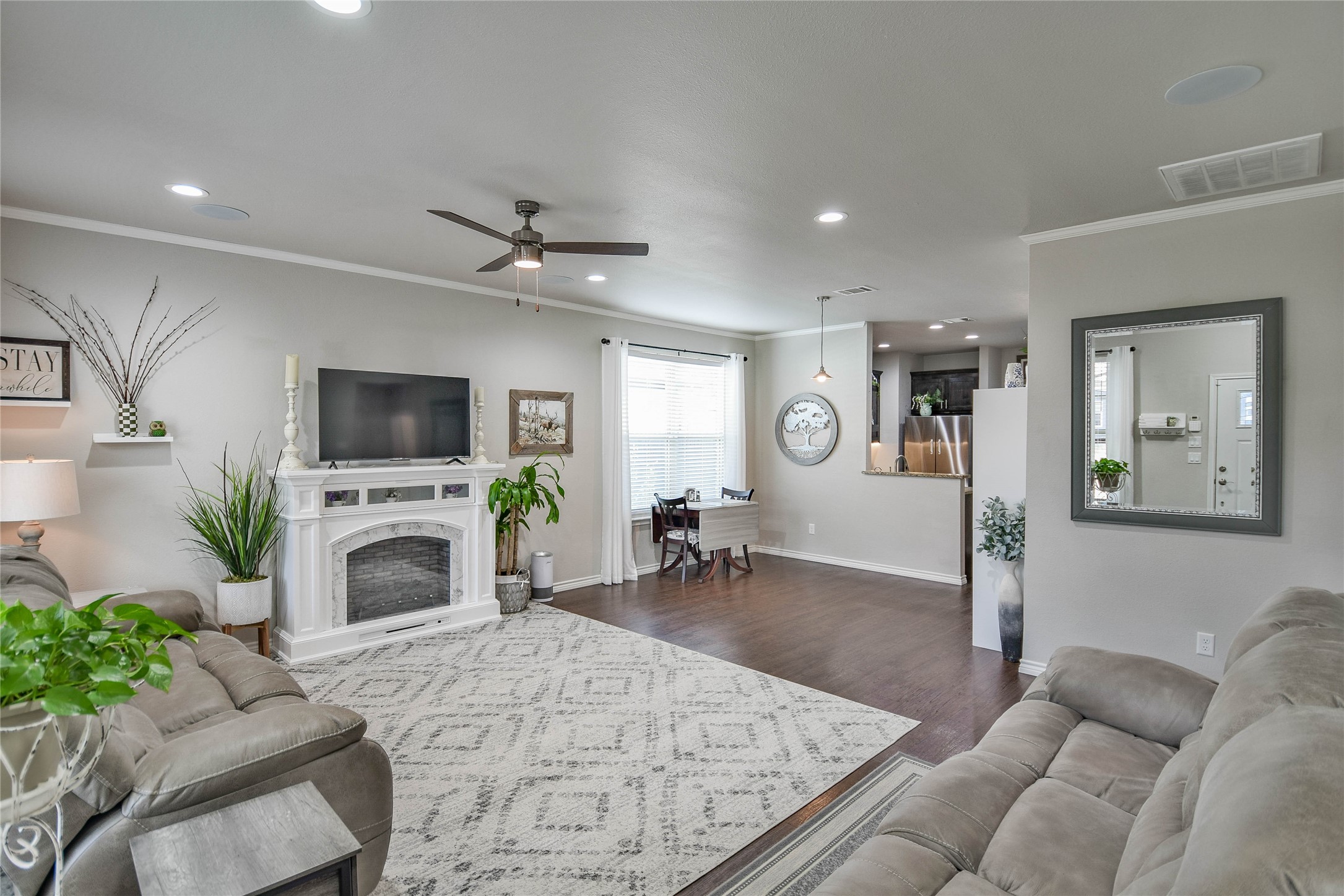 1136 Ridgeview Circle Granbury TX 76048