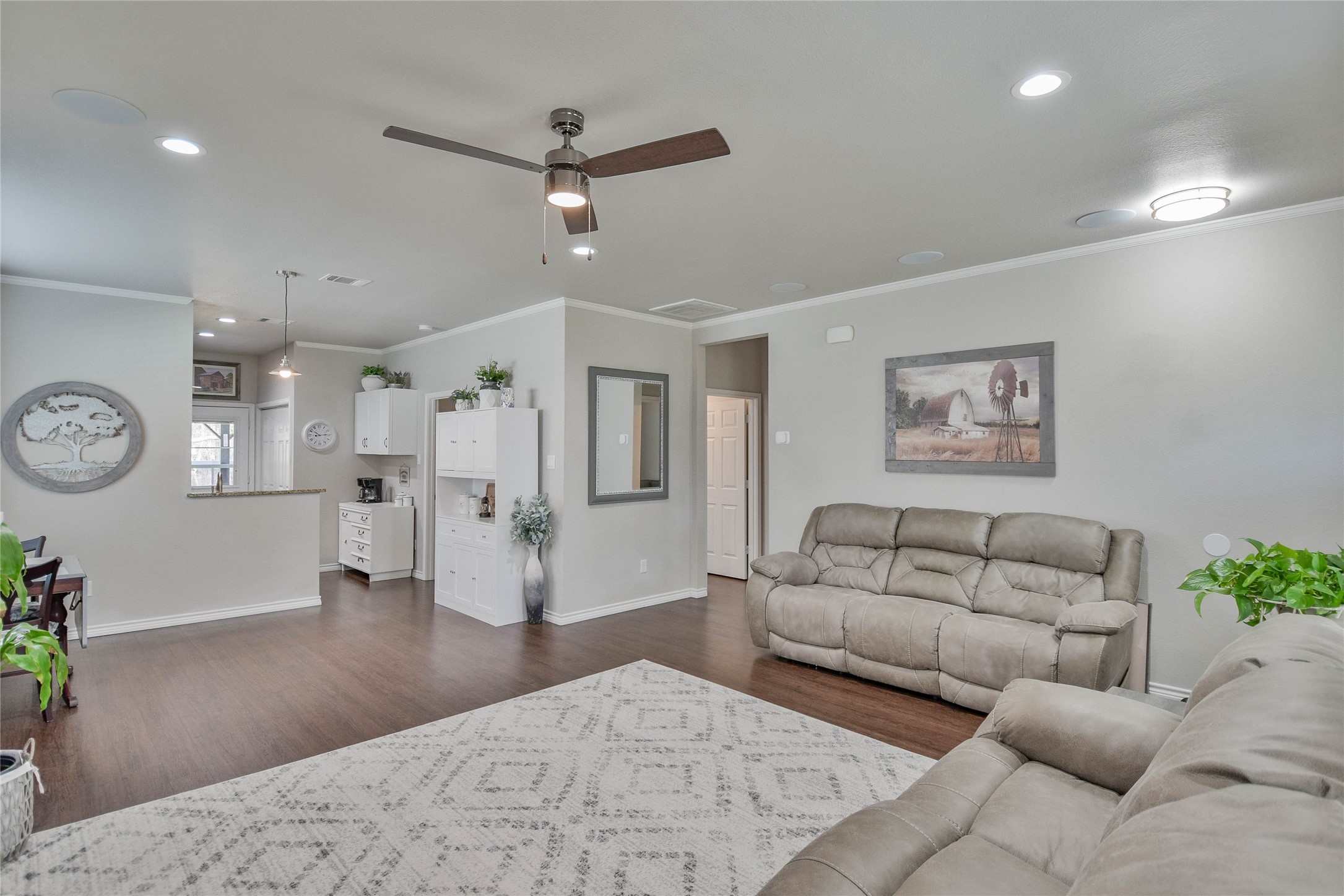 1136 Ridgeview Circle Granbury TX 76048