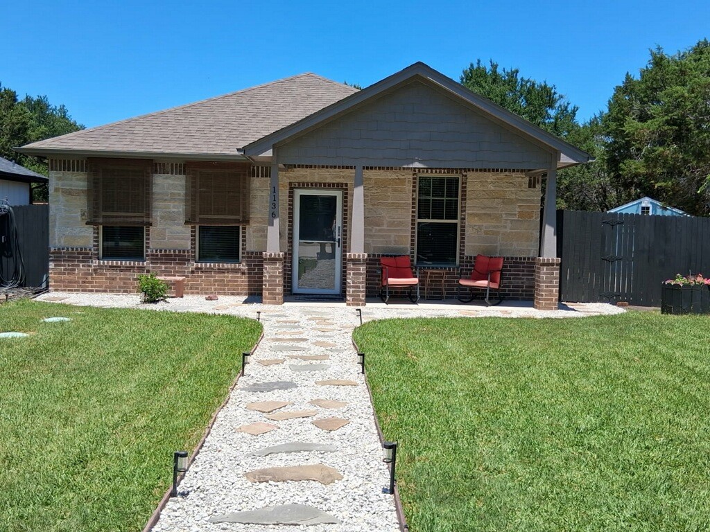 1136 Ridgeview Circle Granbury TX 76048