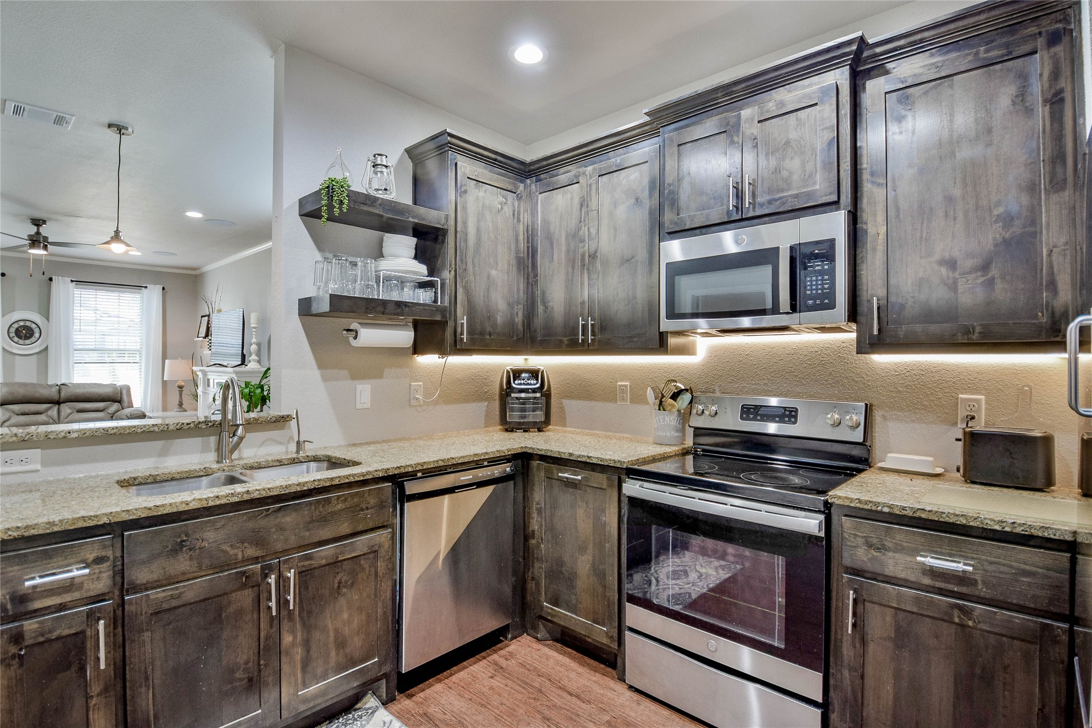 1136 Ridgeview Circle Granbury TX 76048