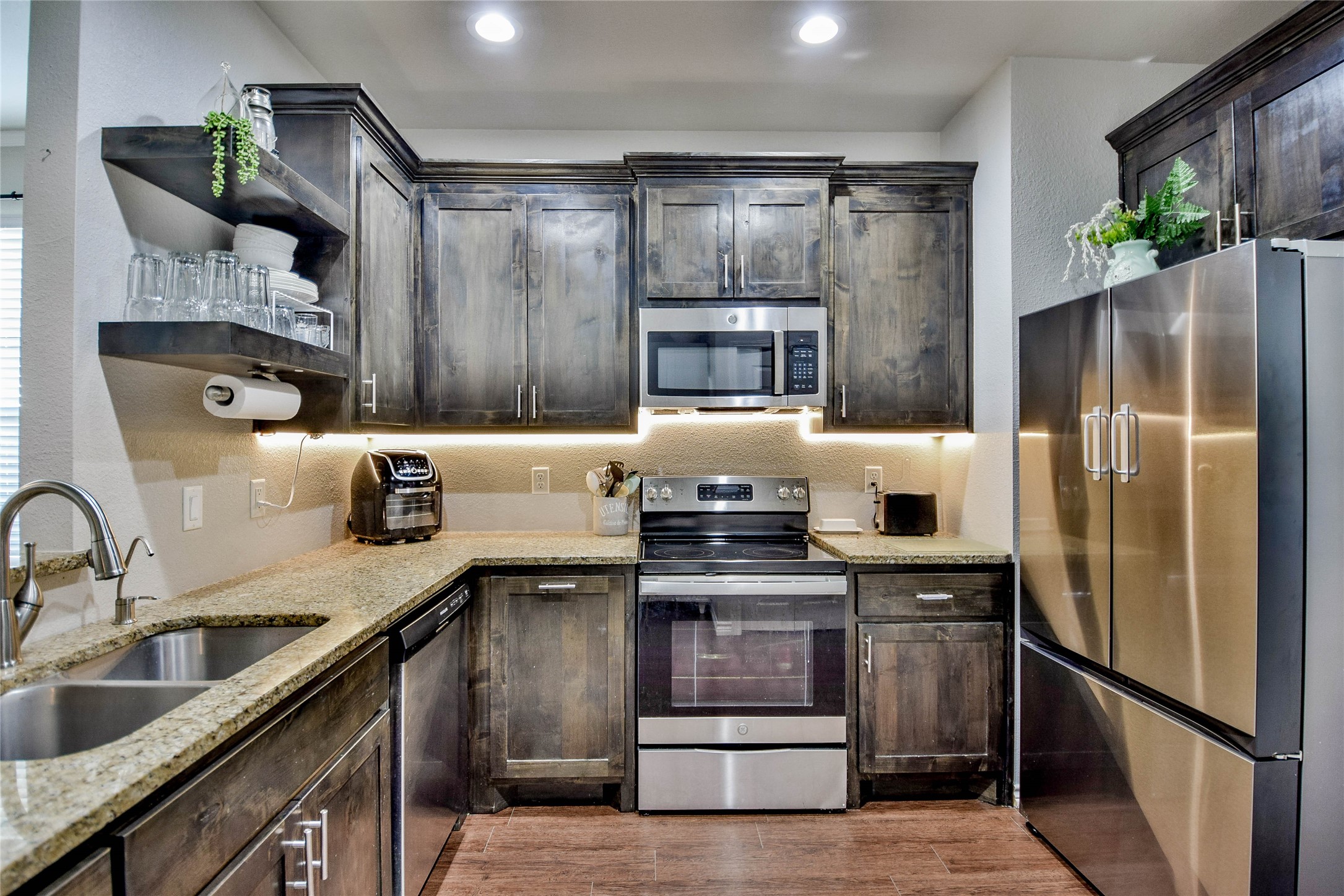 1136 Ridgeview Circle Granbury TX 76048