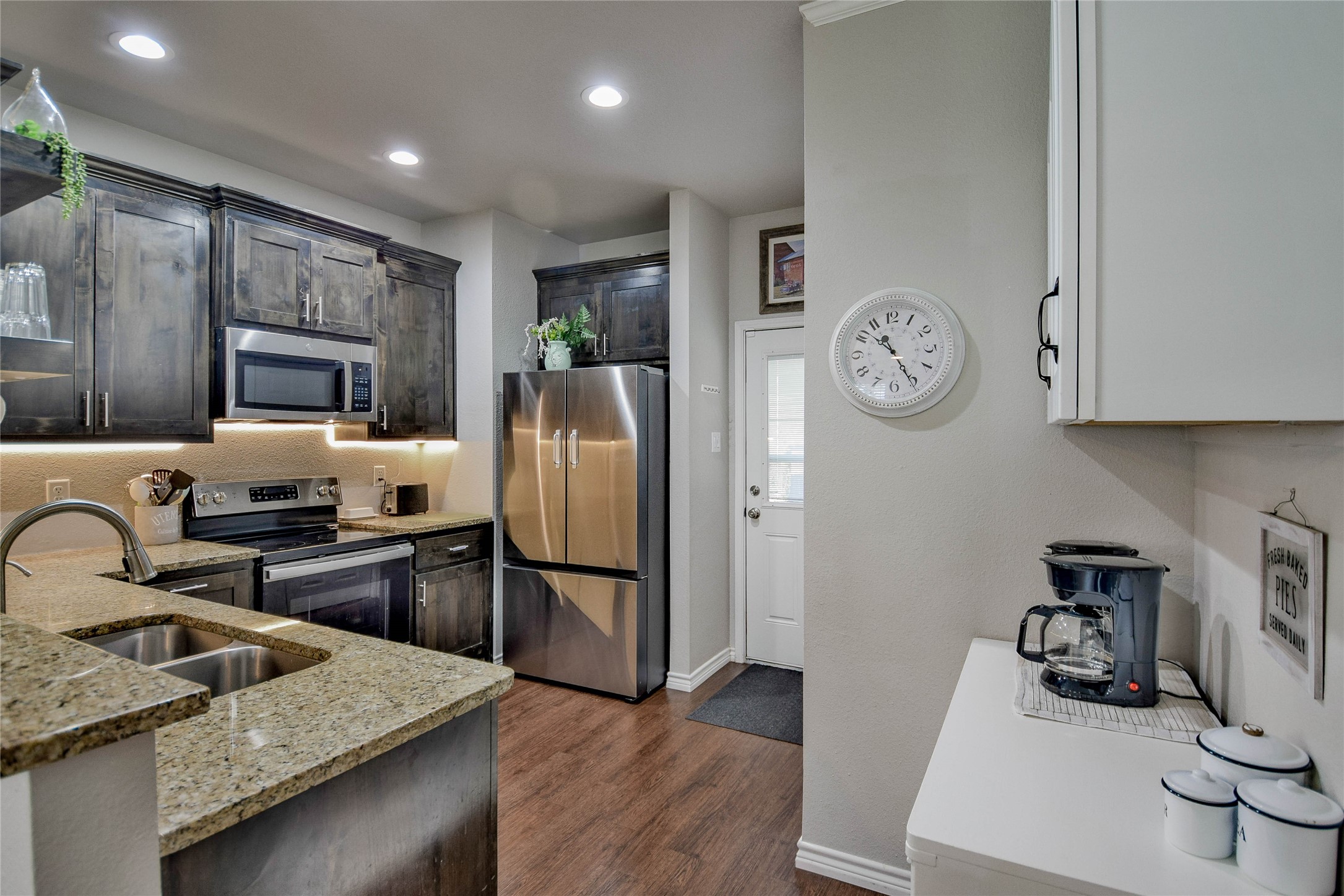 1136 Ridgeview Circle Granbury TX 76048