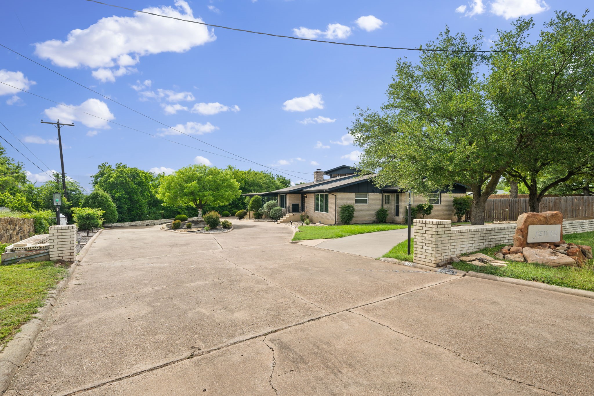 801 NW 7th Avenue Mineral Wells TX 76067