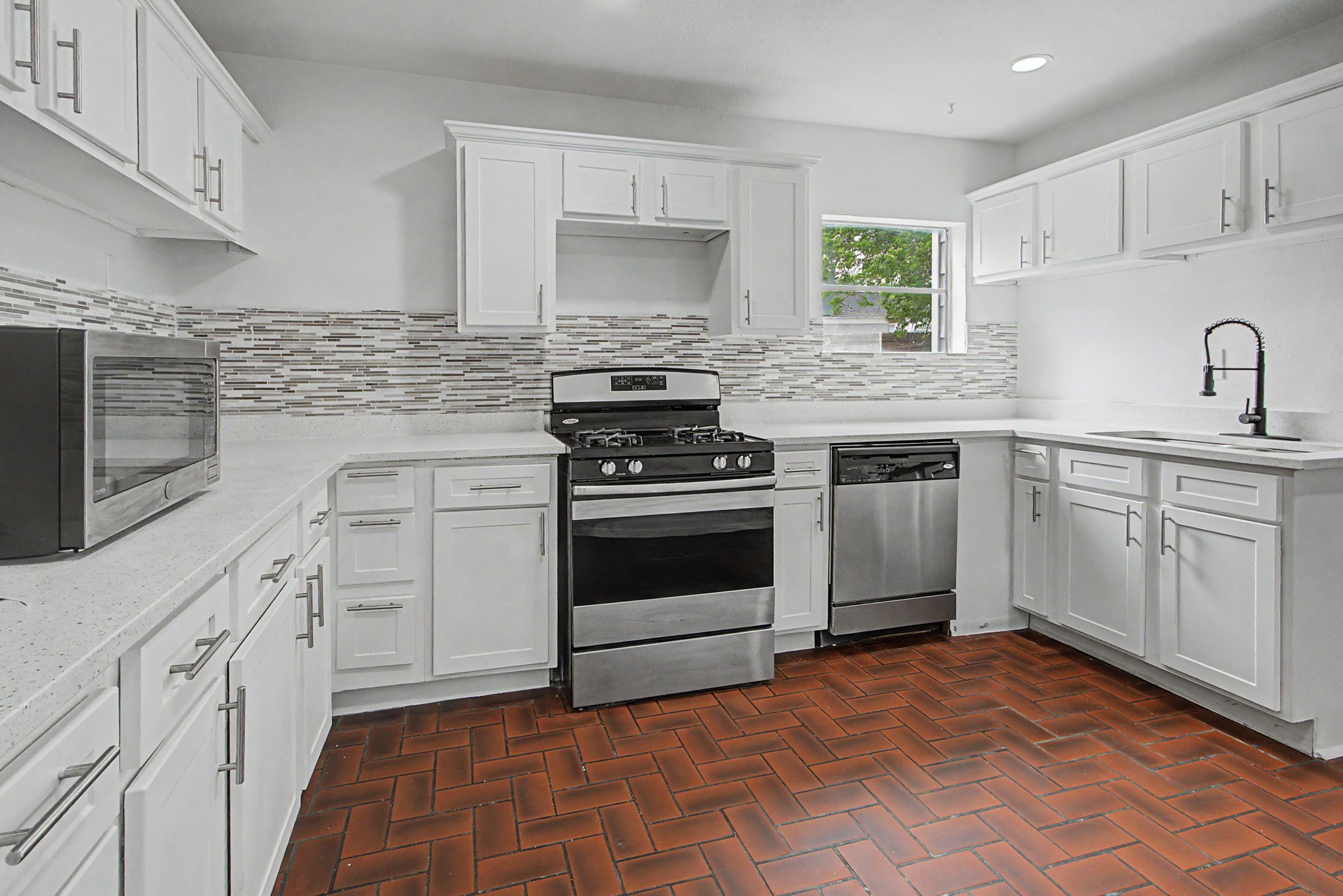 122 W 11th Street Irving TX 75060
