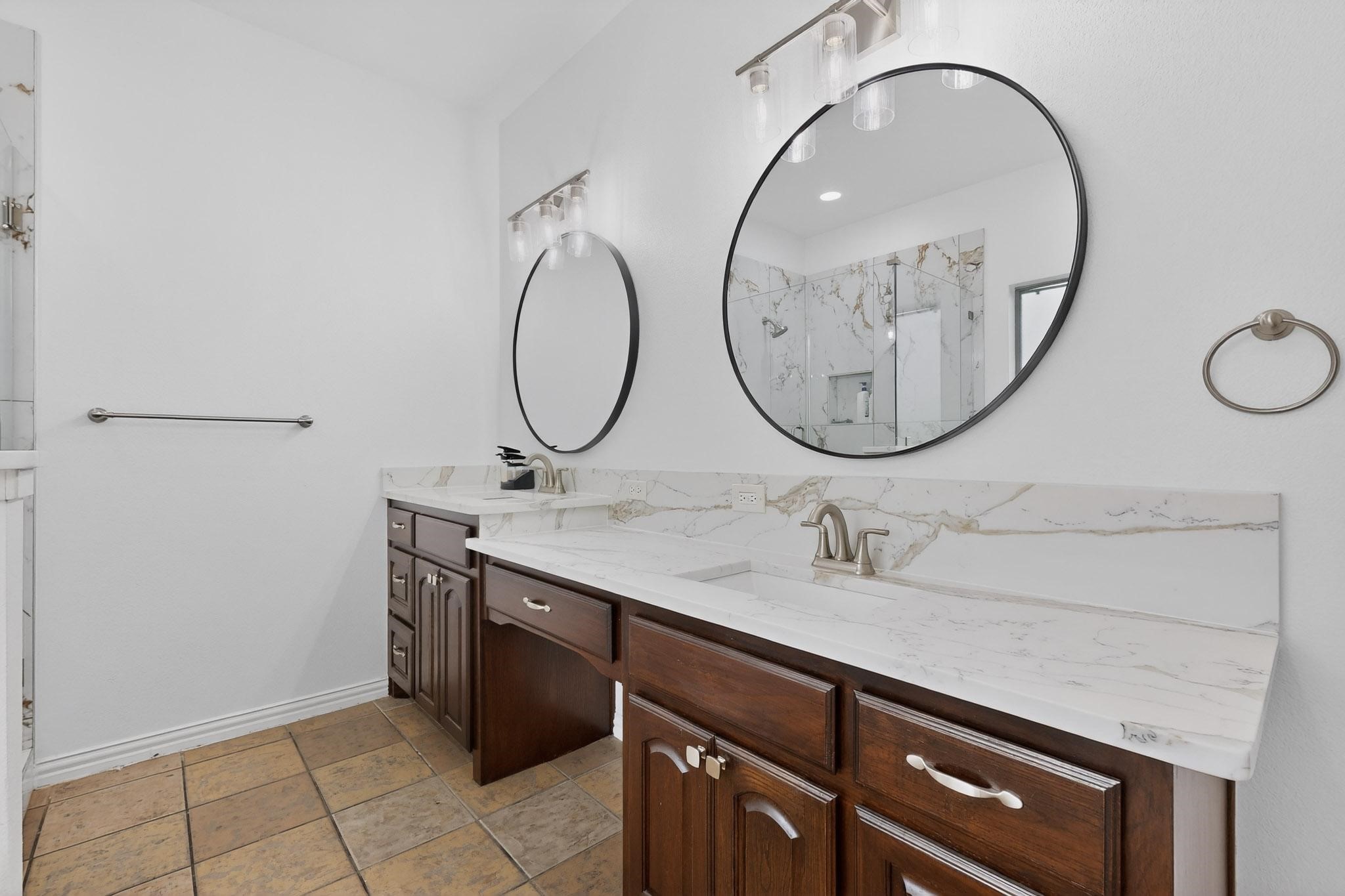 9807 Silver Creek Drive Scurry TX 75158