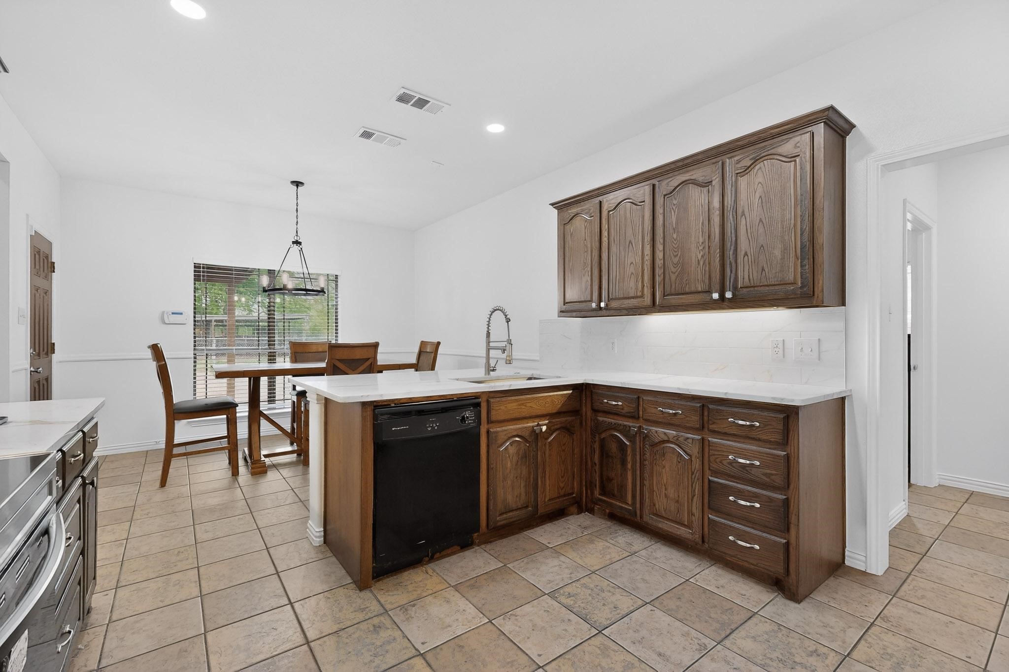 9807 Silver Creek Drive Scurry TX 75158