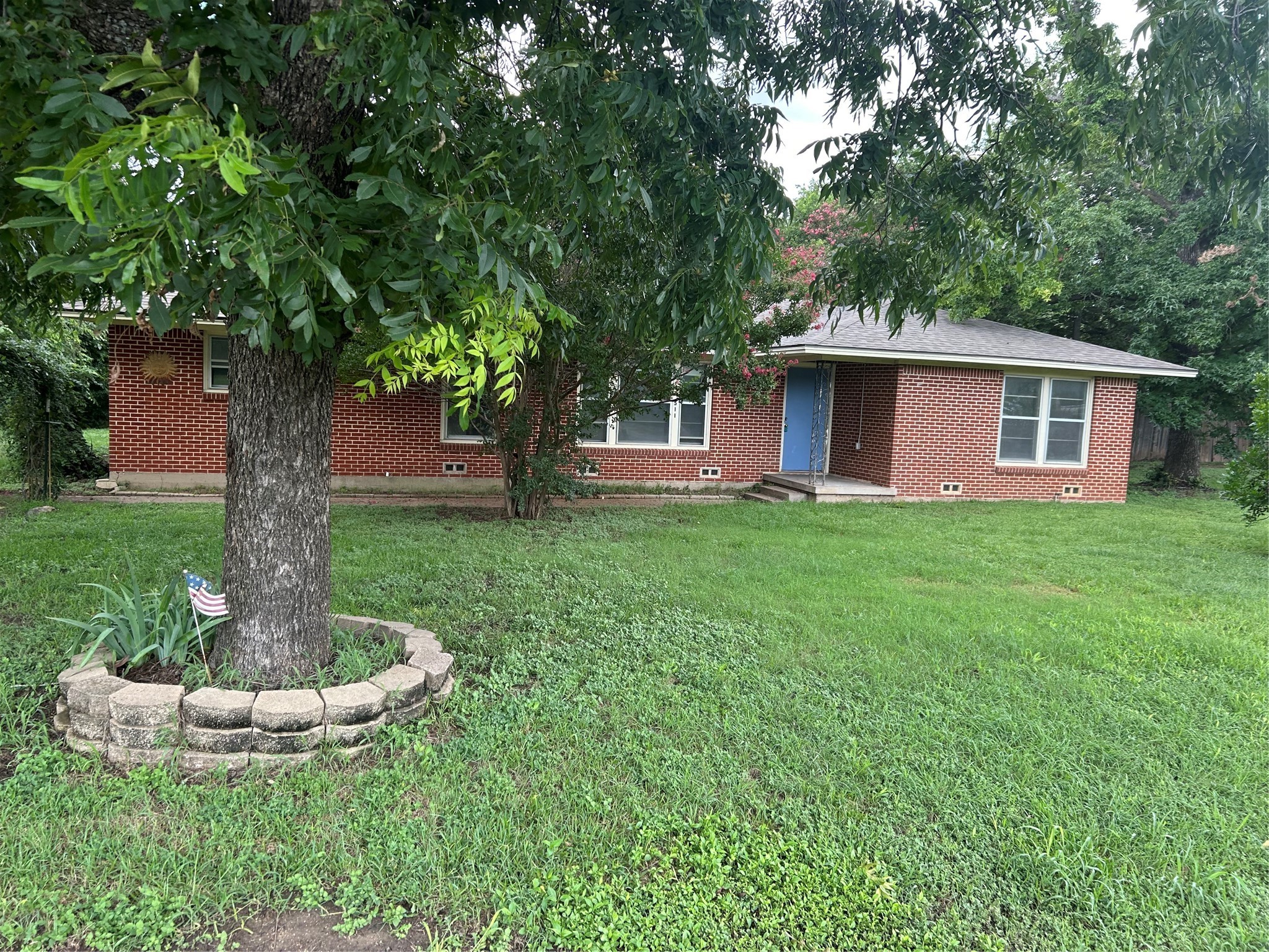 511 N Robinson Drive Robinson TX 76706