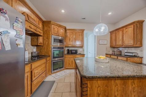 1011 Parview Circle Grand Prairie TX 75104