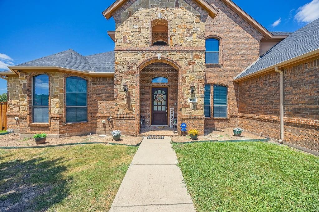 1011 Parview Circle Grand Prairie TX 75104