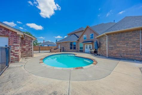 1011 Parview Circle Grand Prairie TX 75104